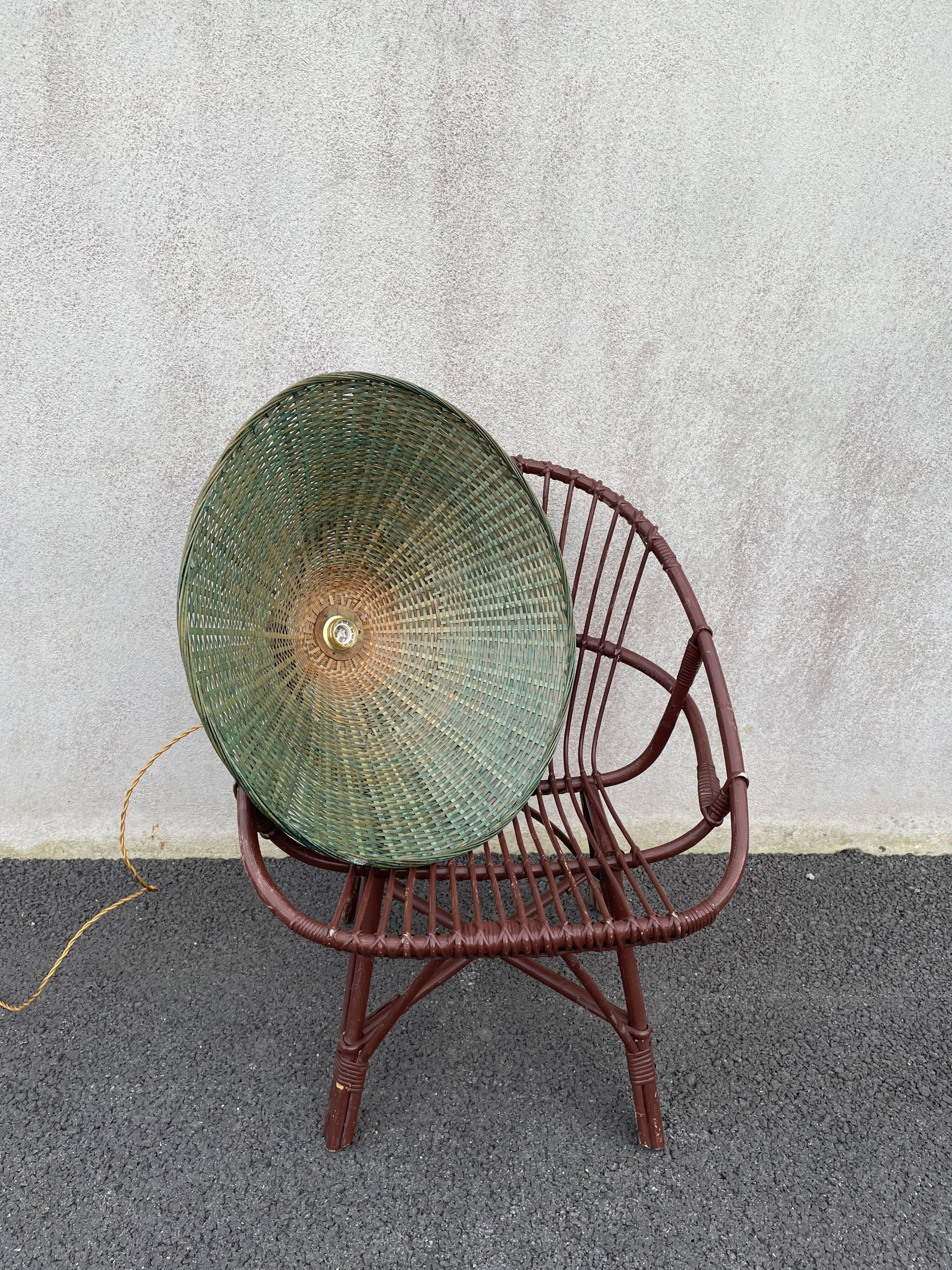 Suspension in green braided rattan