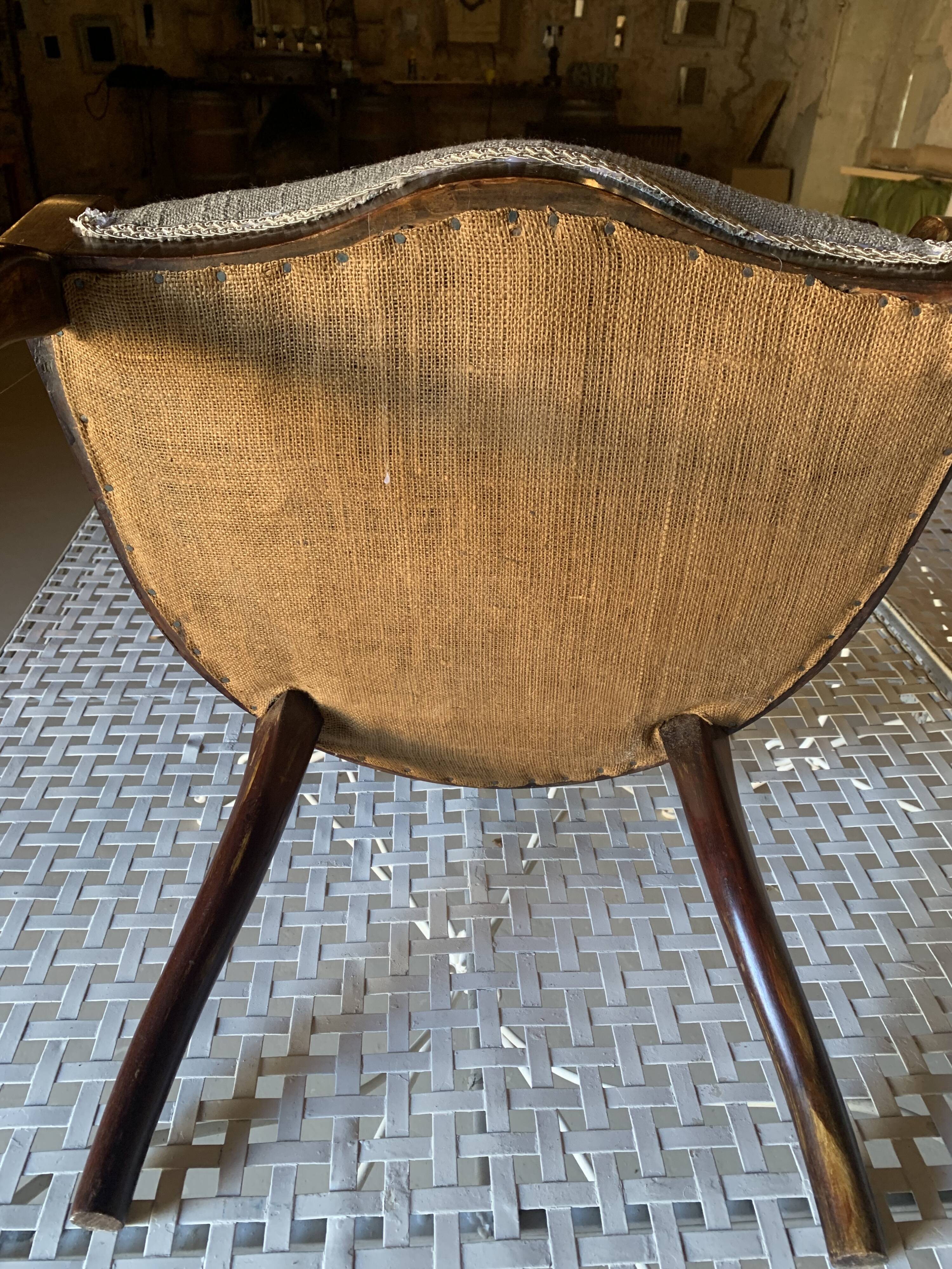 Bench and its two chairs