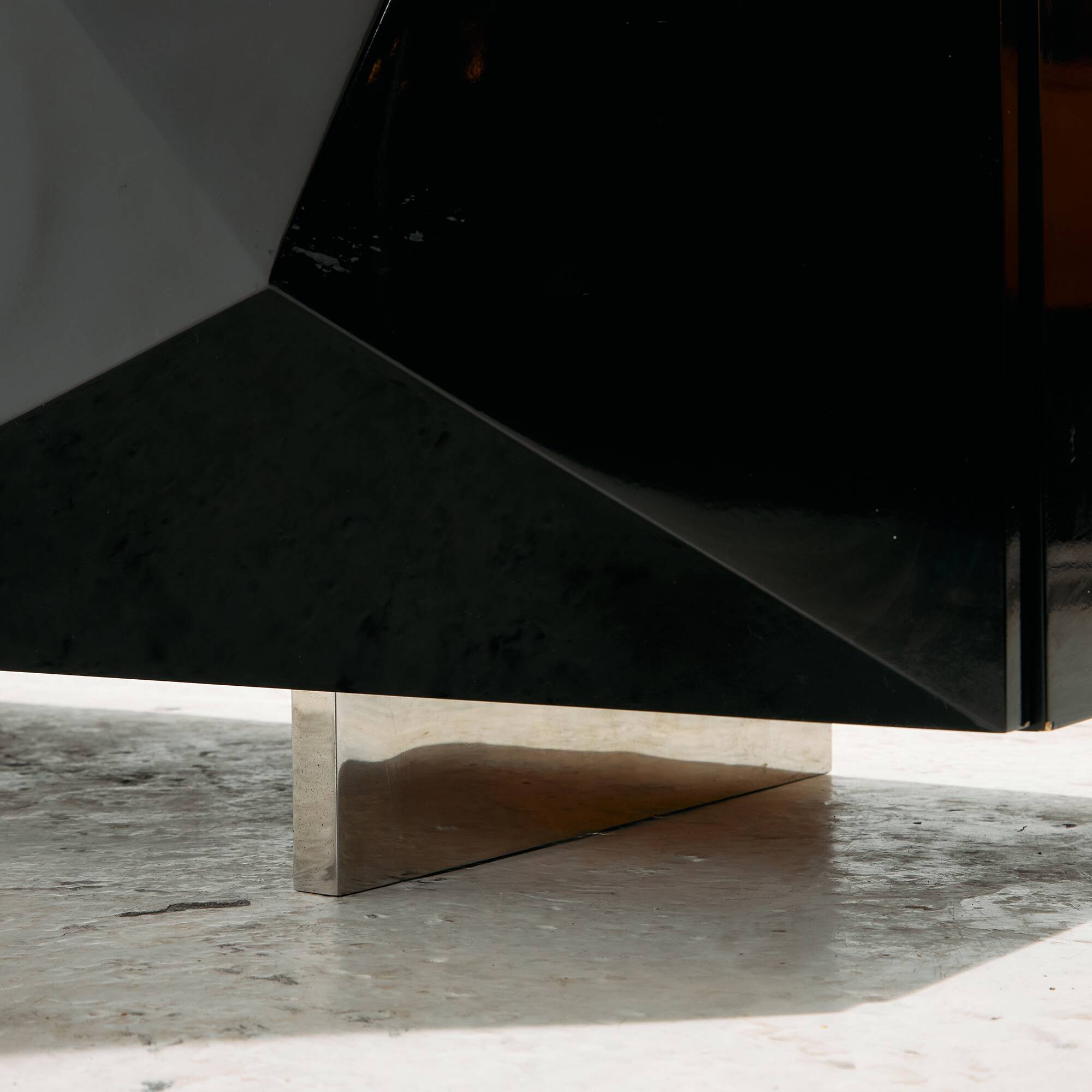 MK10909 High-gloss sideboard