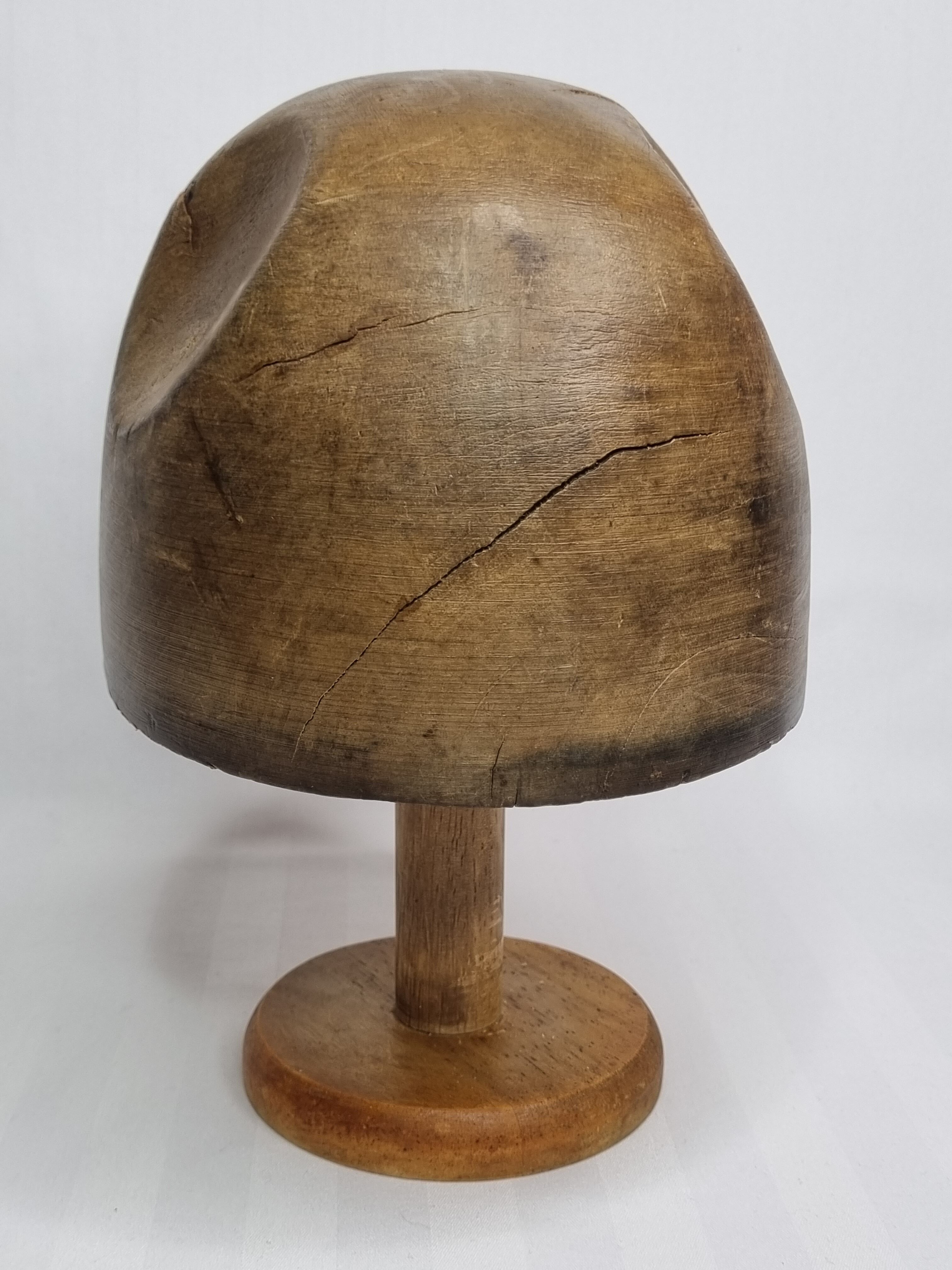 Old standing hat shape, 1900