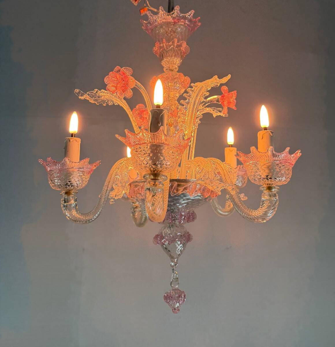 Small Venetian chandelier in colorless and red Murano glass, circa 1950
