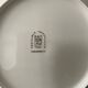 Série de 11 assiettes plates anciennes en porcelaine blanche et liserés dorés