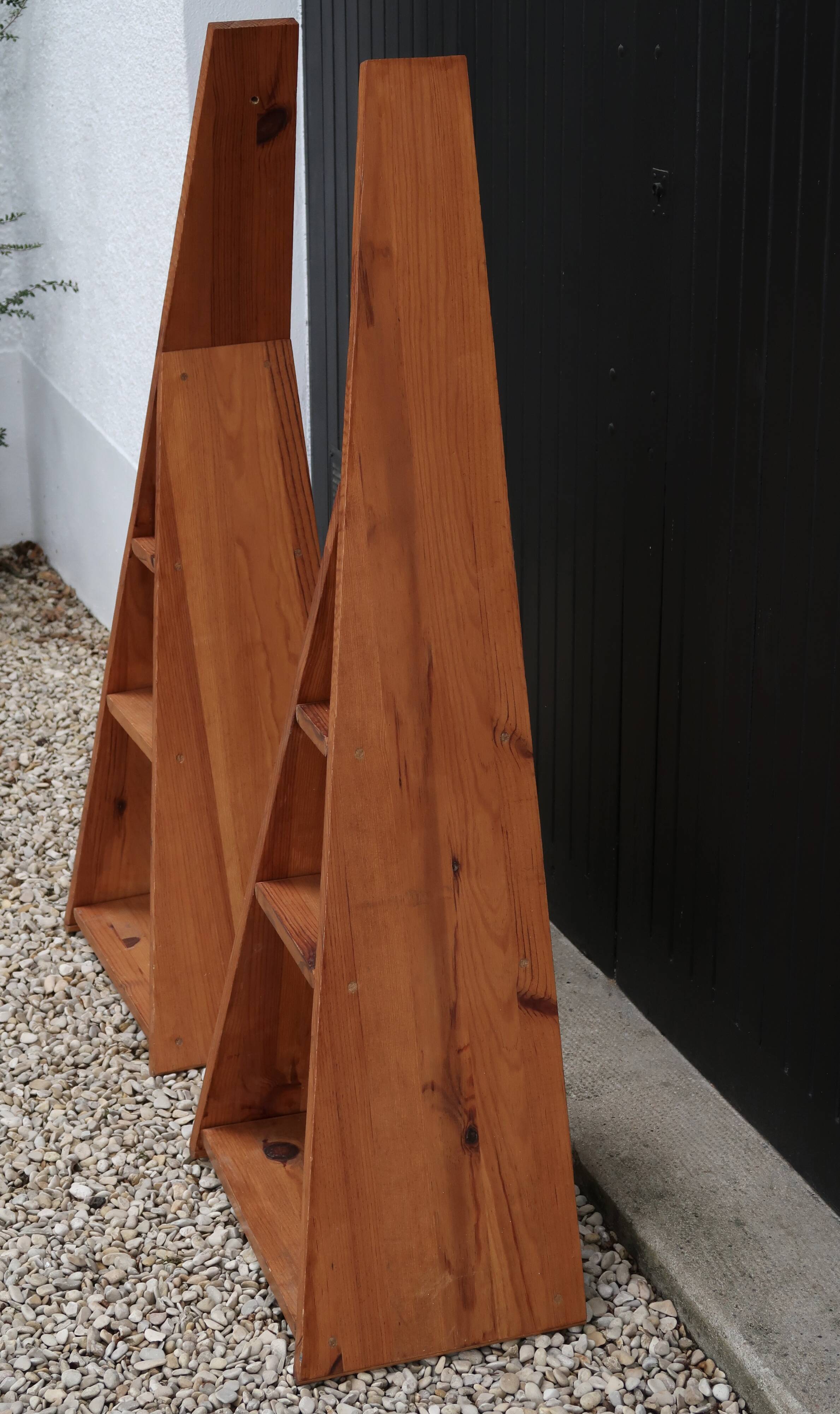 Etagère bibliothèque ou chevet en bois de pin, années 70