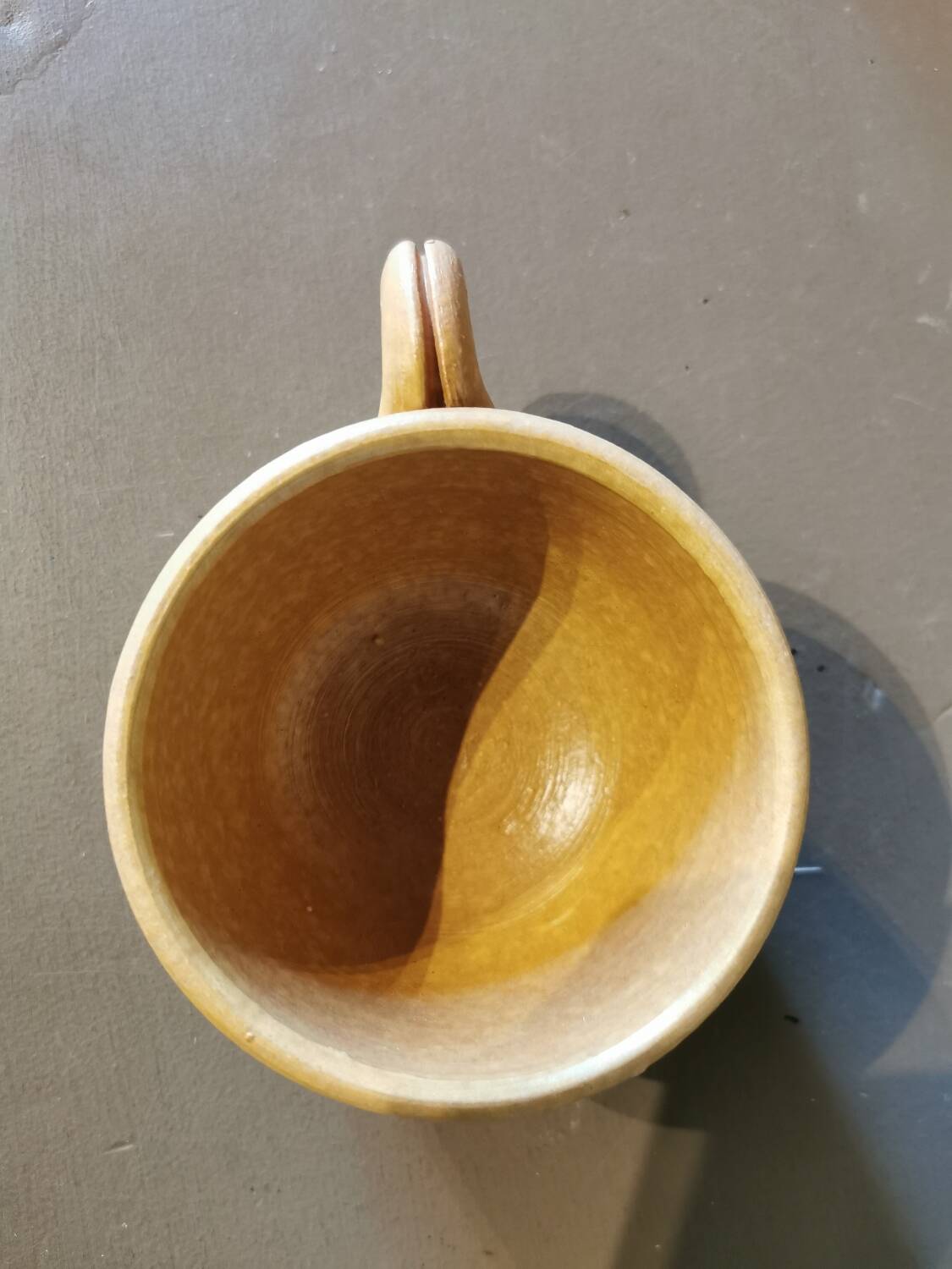 Suite de 8 grandes tasses vintage en grès