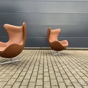 2x Fritz Hansen Egg chair by Arne Jacobsen in Cognac leather, new condition!