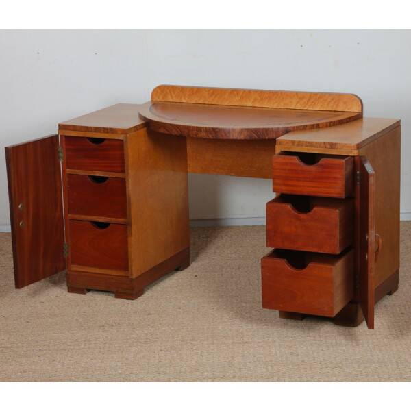 Wooden dressing table/desk, English work from the 1930s.