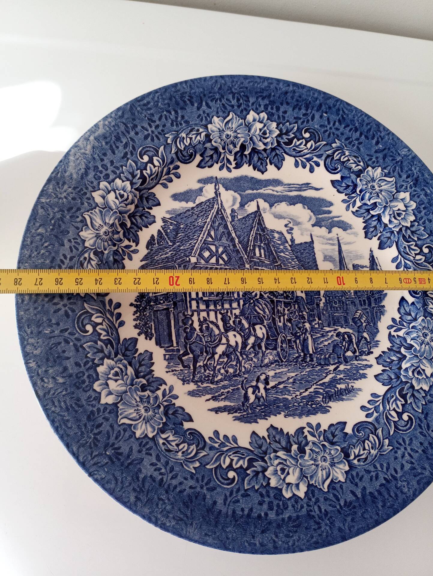Decorative plate English ironstone