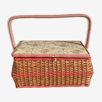 Rattan worker and vintage scoubidou