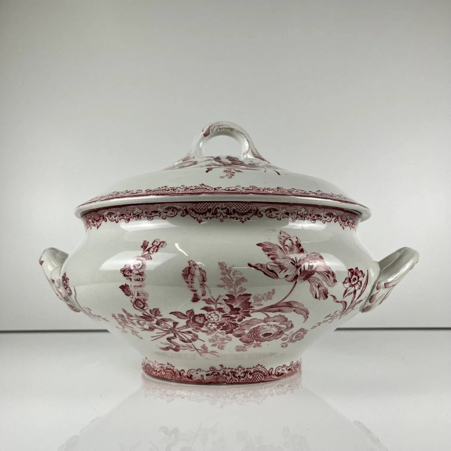 Soupière Sarreguemines, modèle "Fontange", rouge, 1918-1950