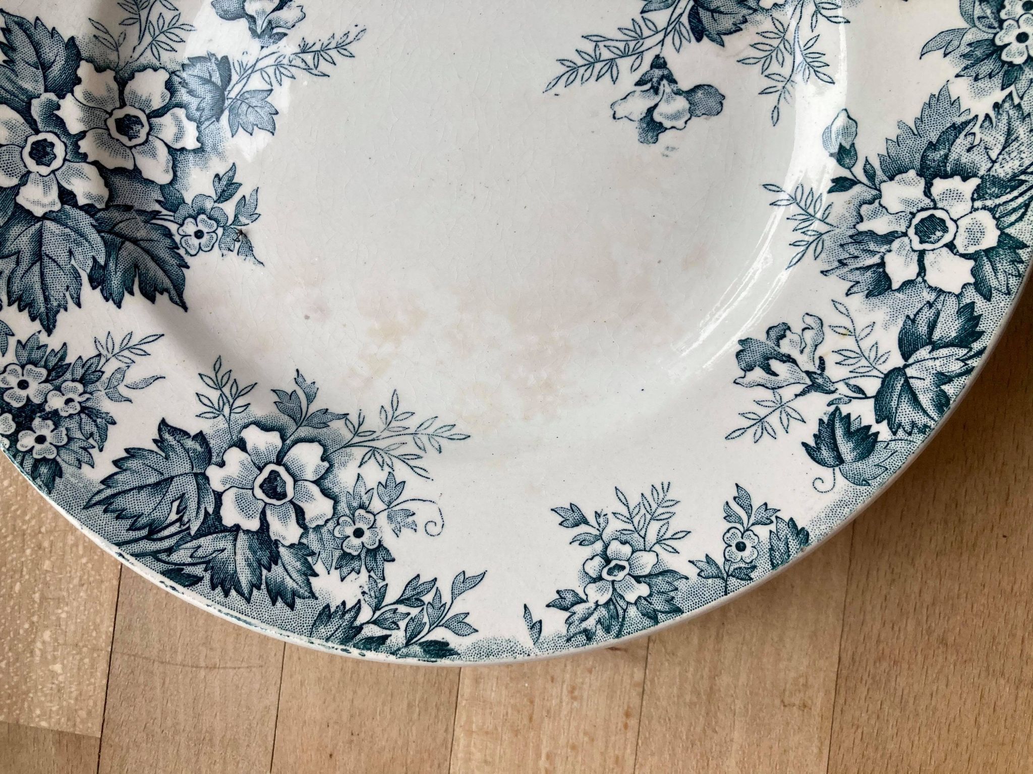 St. Amand Iron Earth pedestal dish - Marie-Louise model hamage