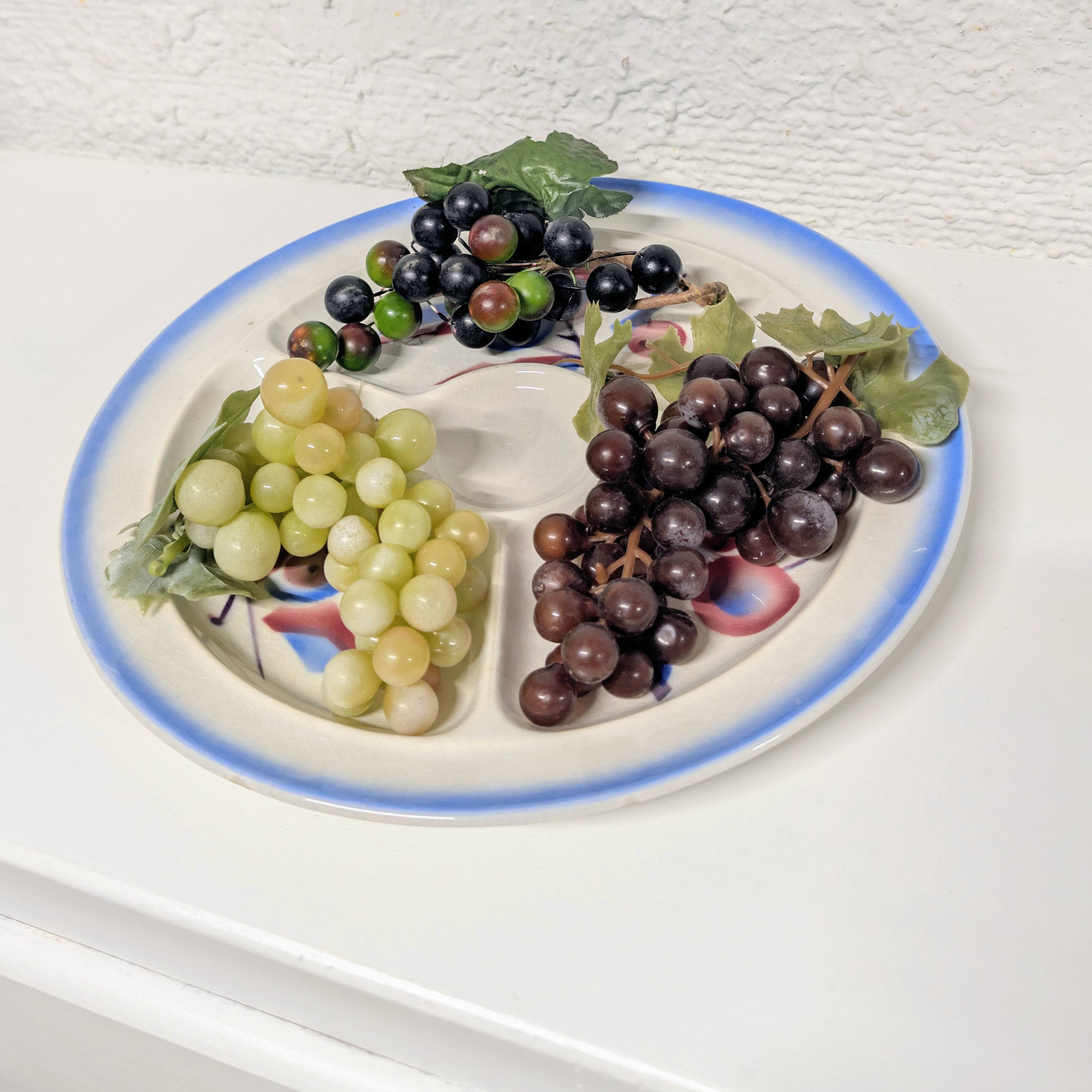 Compartmented earthenware dish