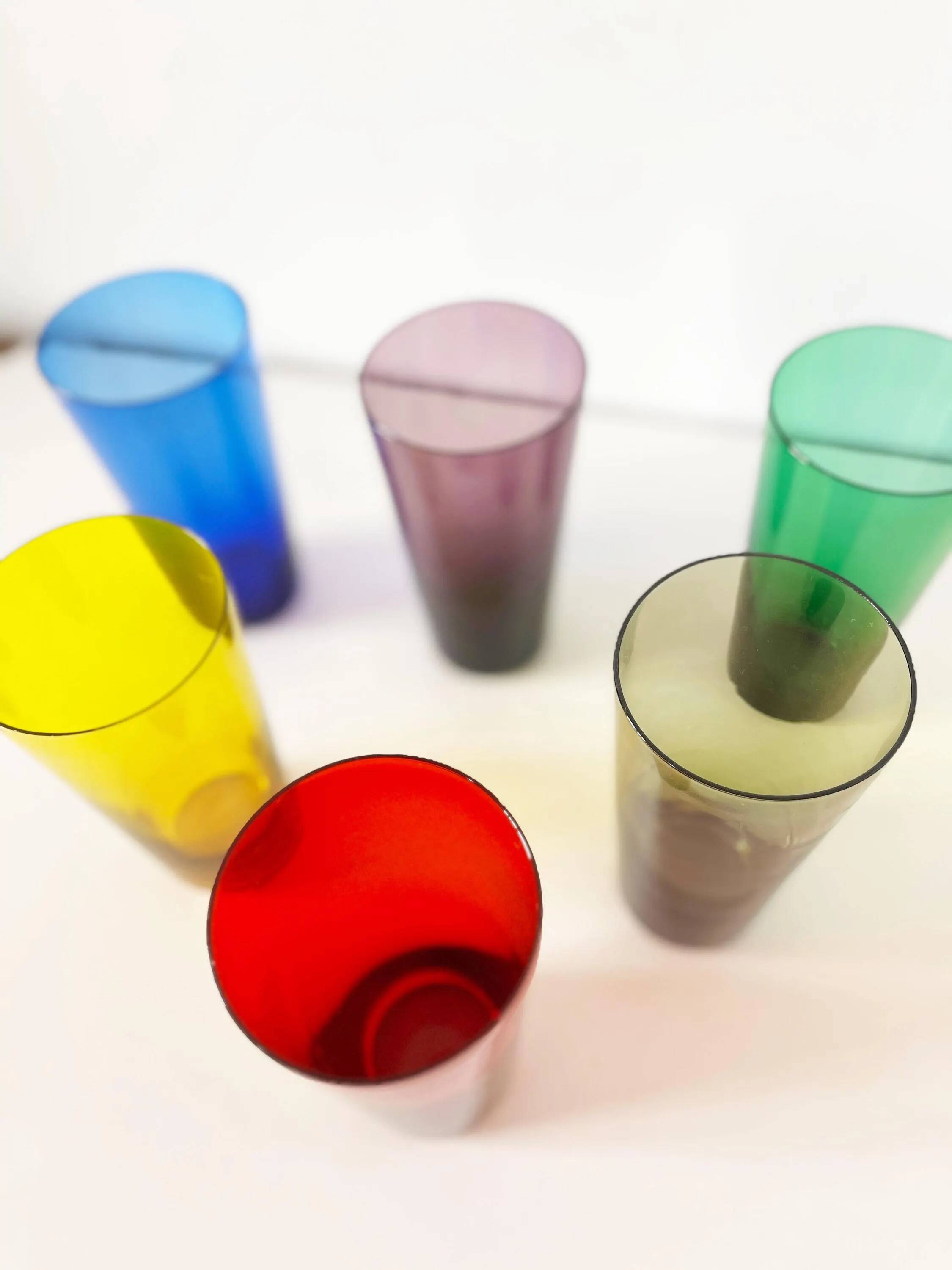 Lot de 6 verres colorés en verre soufflé 1960
