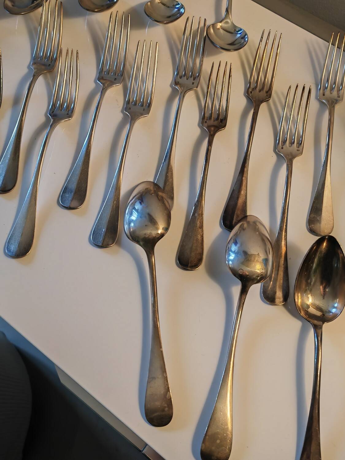 Silver metal cutlery set