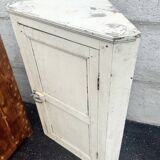 Encoignure ancienne en pin. Armoire d’angle