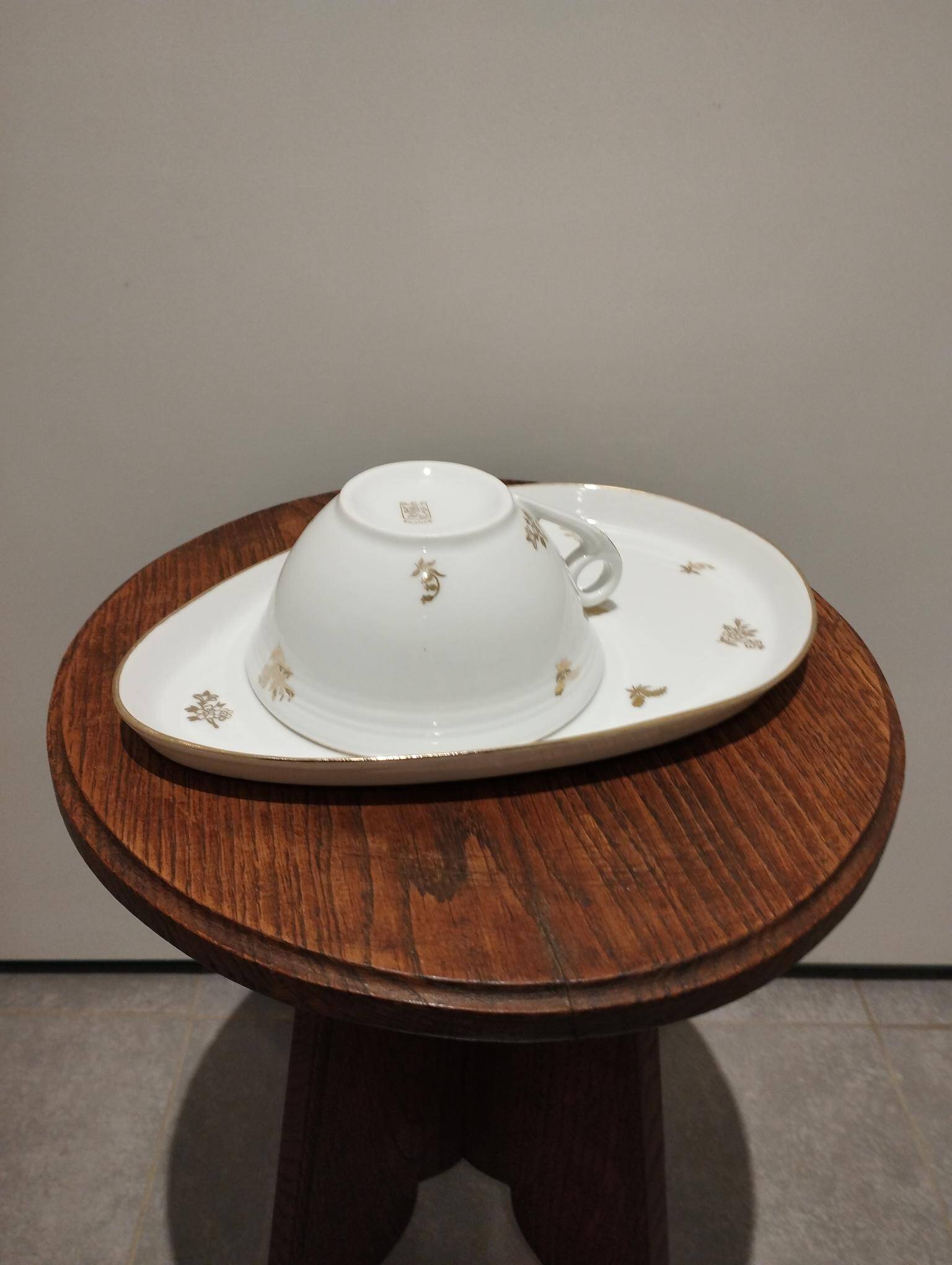 Limoges porcelain cup and tray: a selfish one