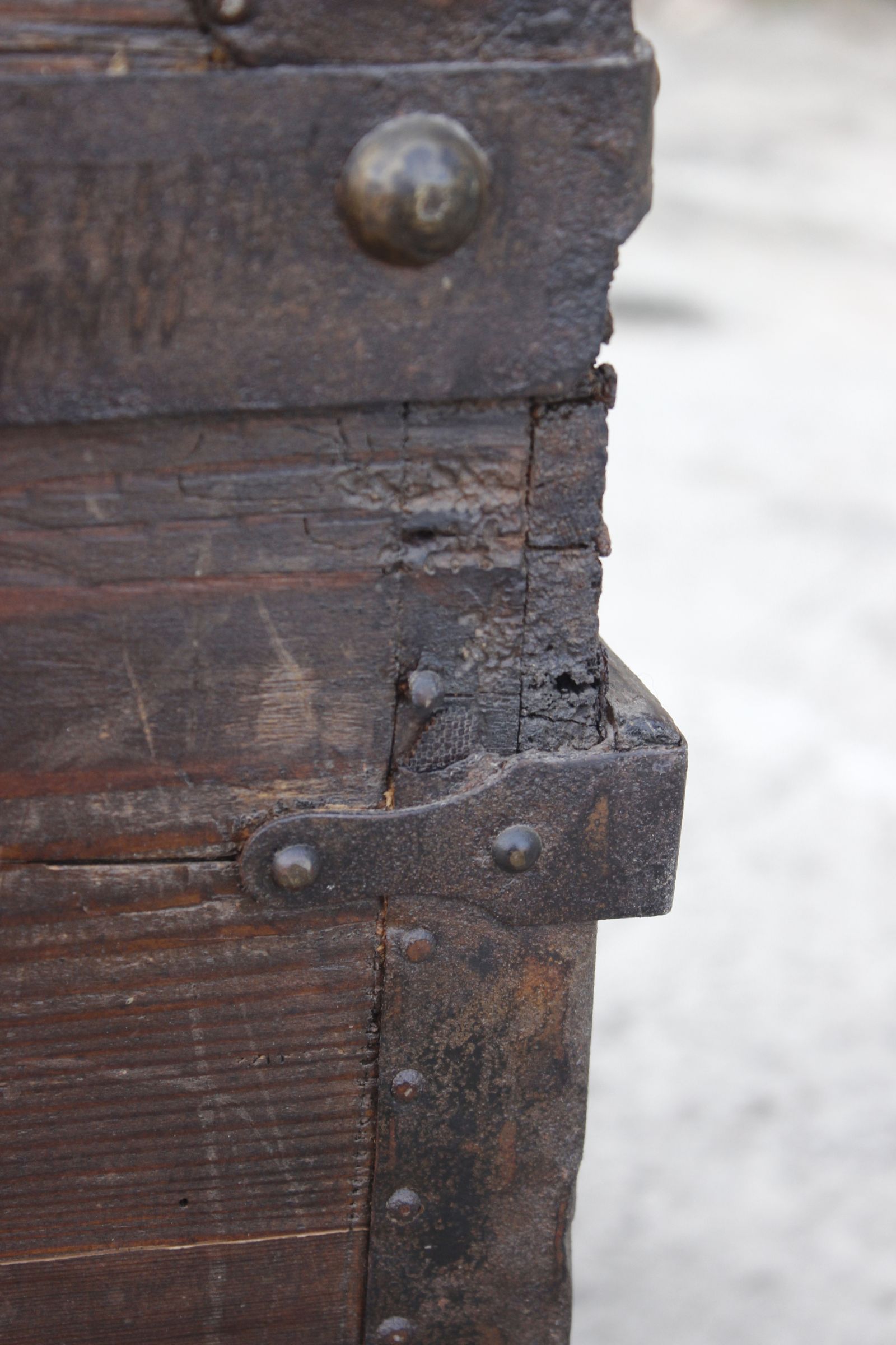 Chest or travel trunk in wood and wrought iron, 18th century