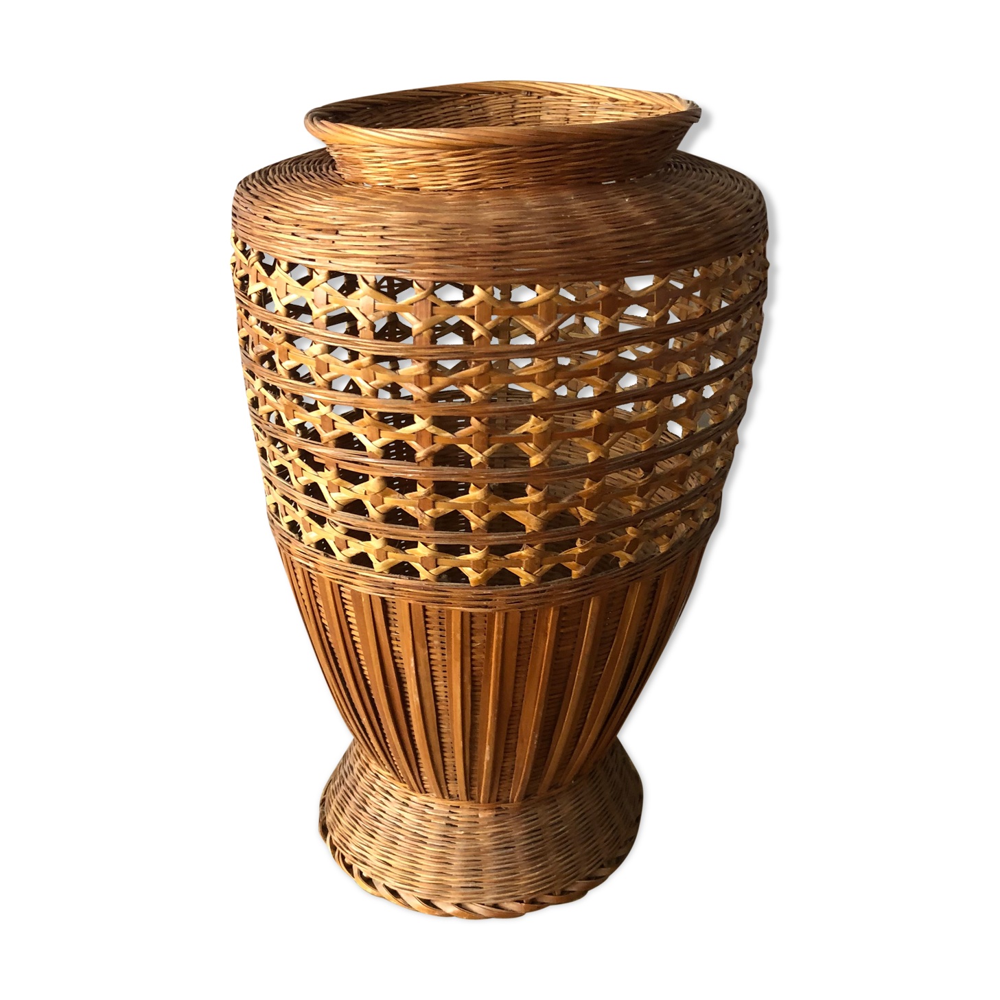 Cache jar in rattan or vase for dry bouquet