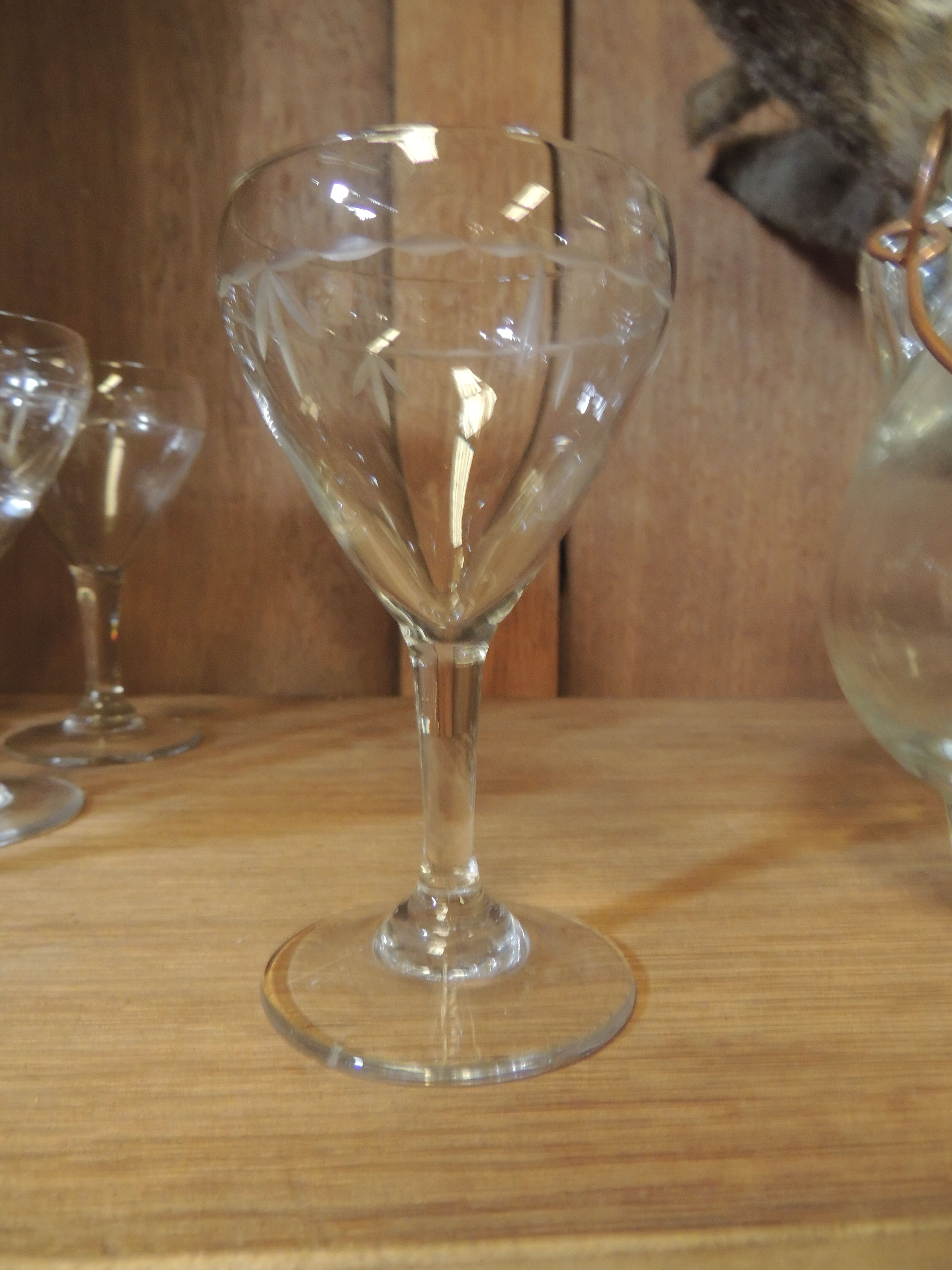 Lot de 12 verres à pied identiques