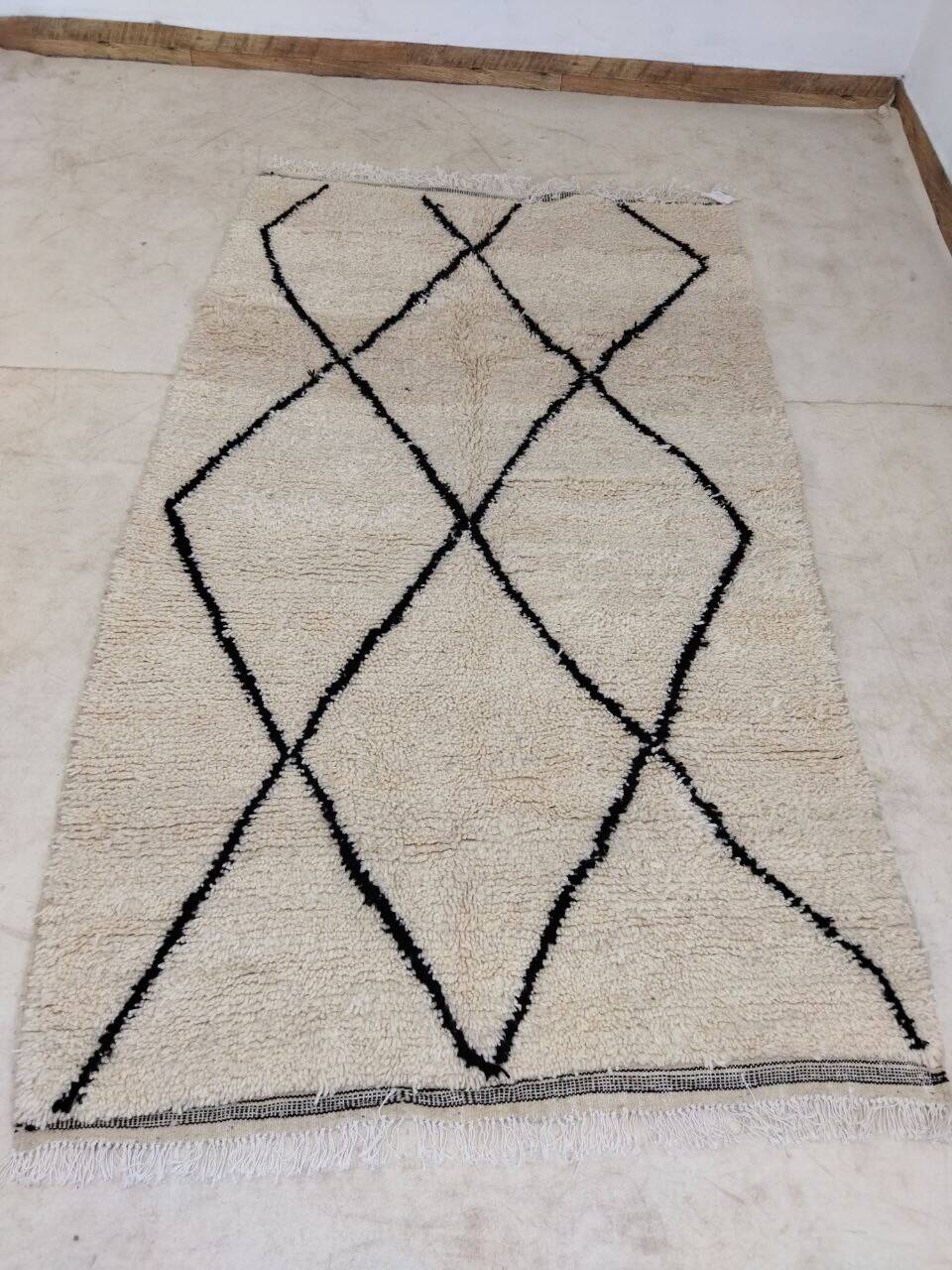 Tapis berbère marocain artisanal fait main251 x 143 cm
