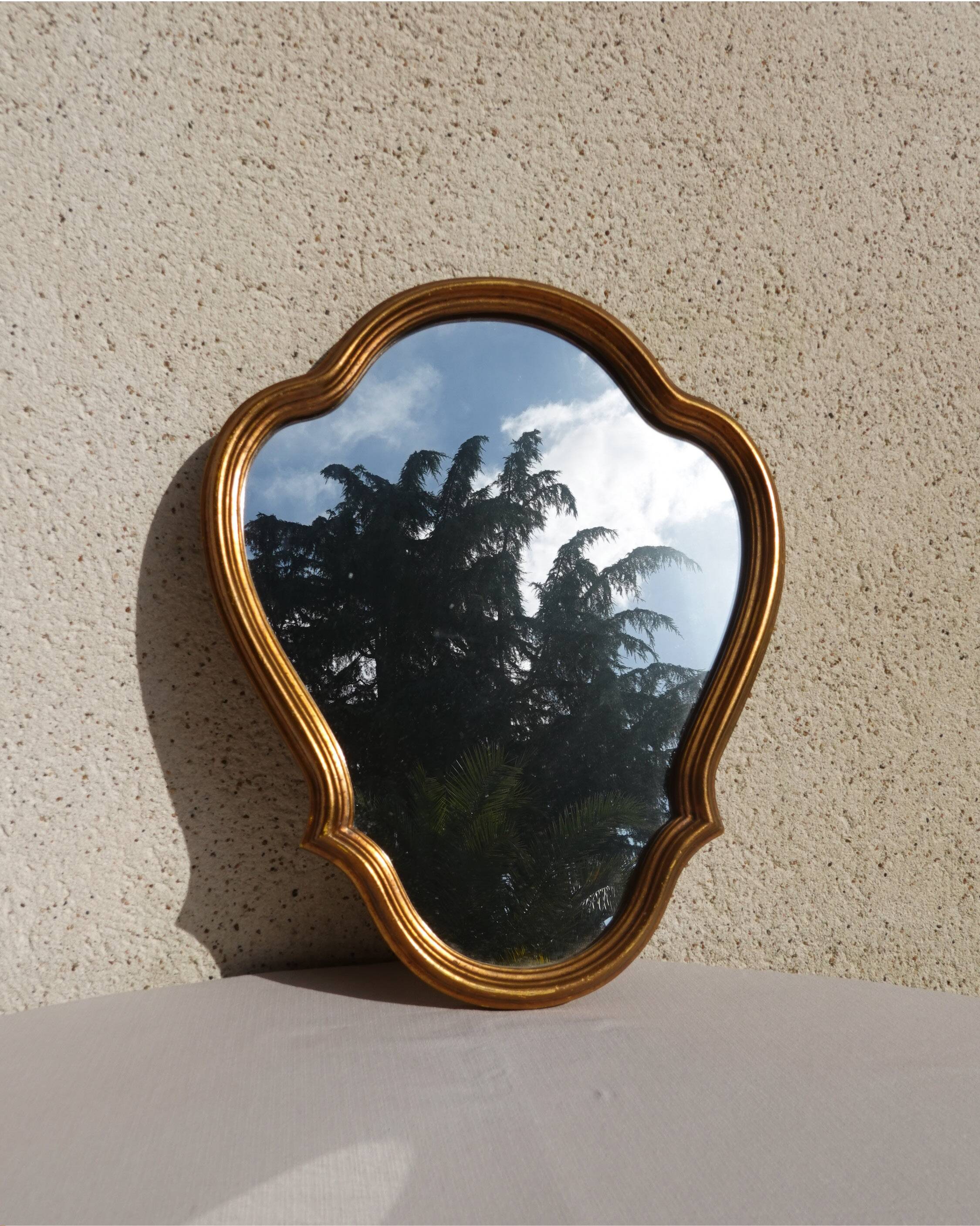 Wall mirror