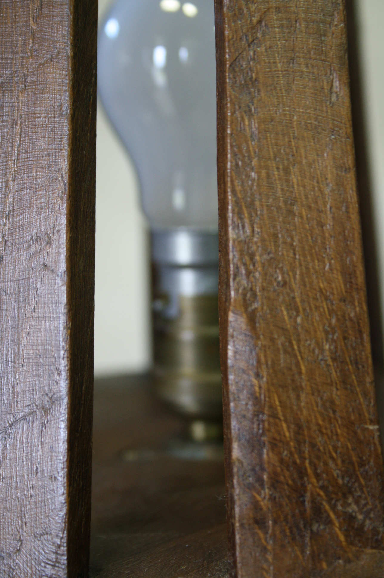 Press screw floor lamp