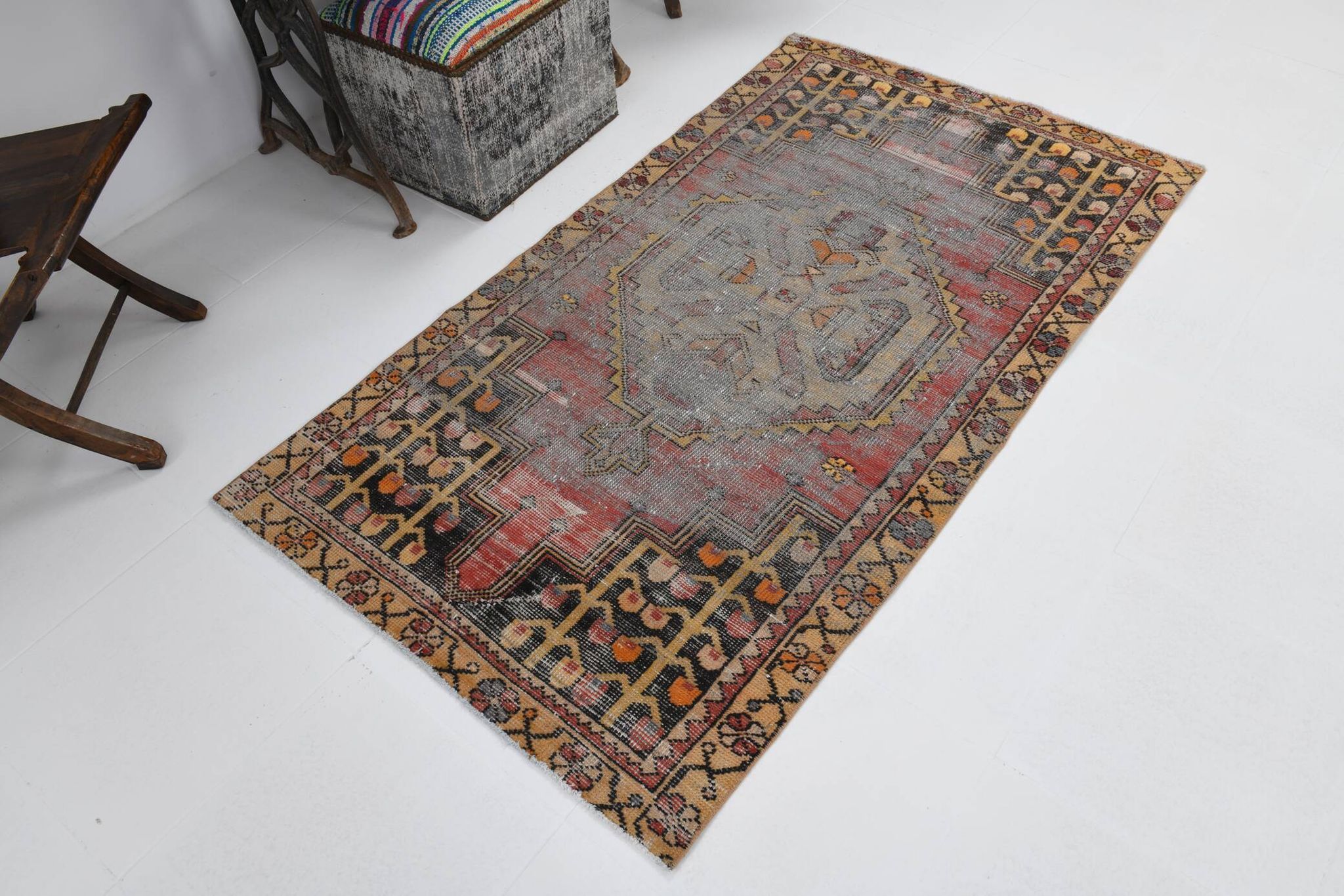 3x6 Shades Of Red & Black Handmade Wool Classic Vintage Rug, 100x179Cm