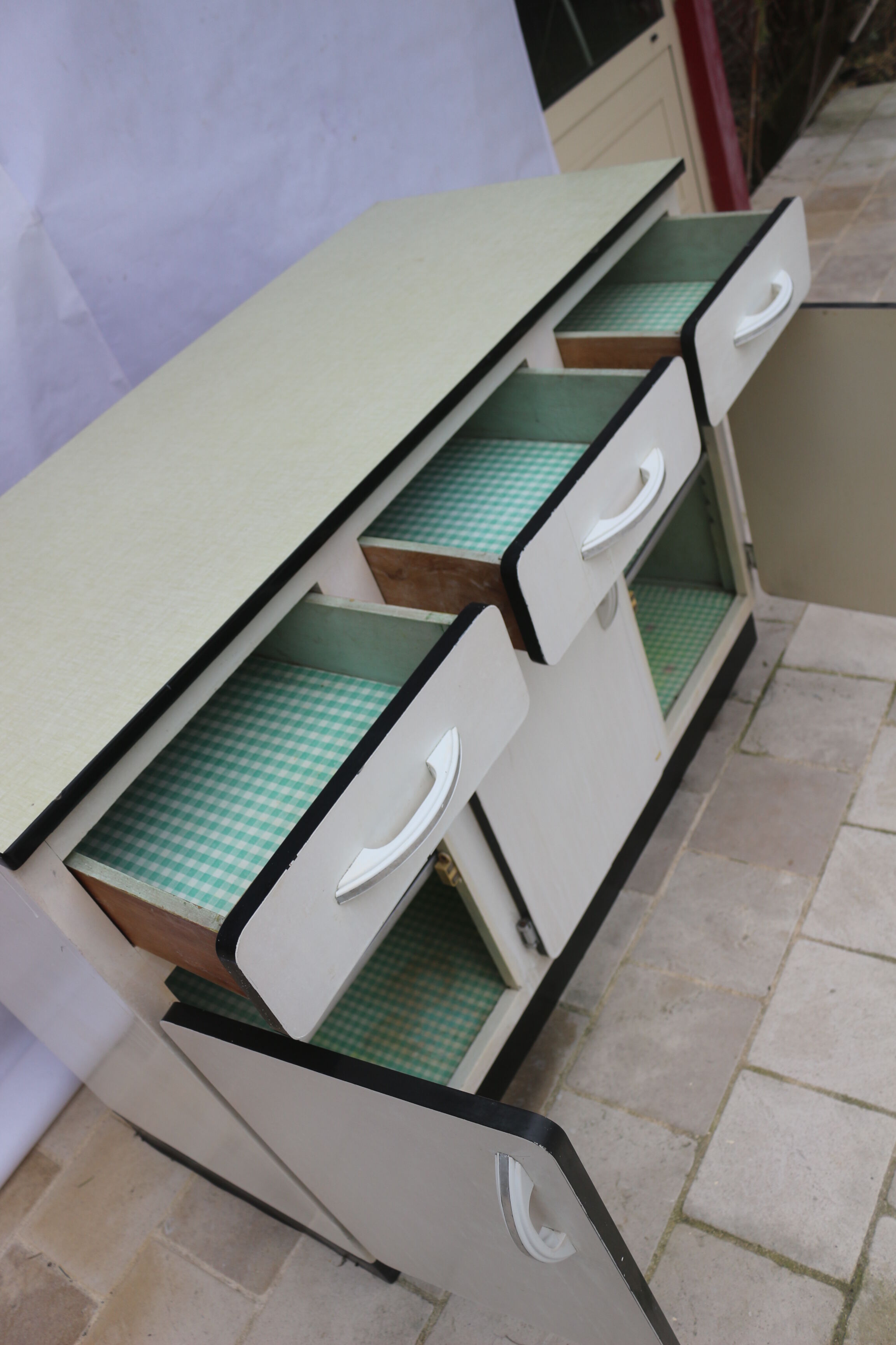Low kitchen furniture formica ivory color