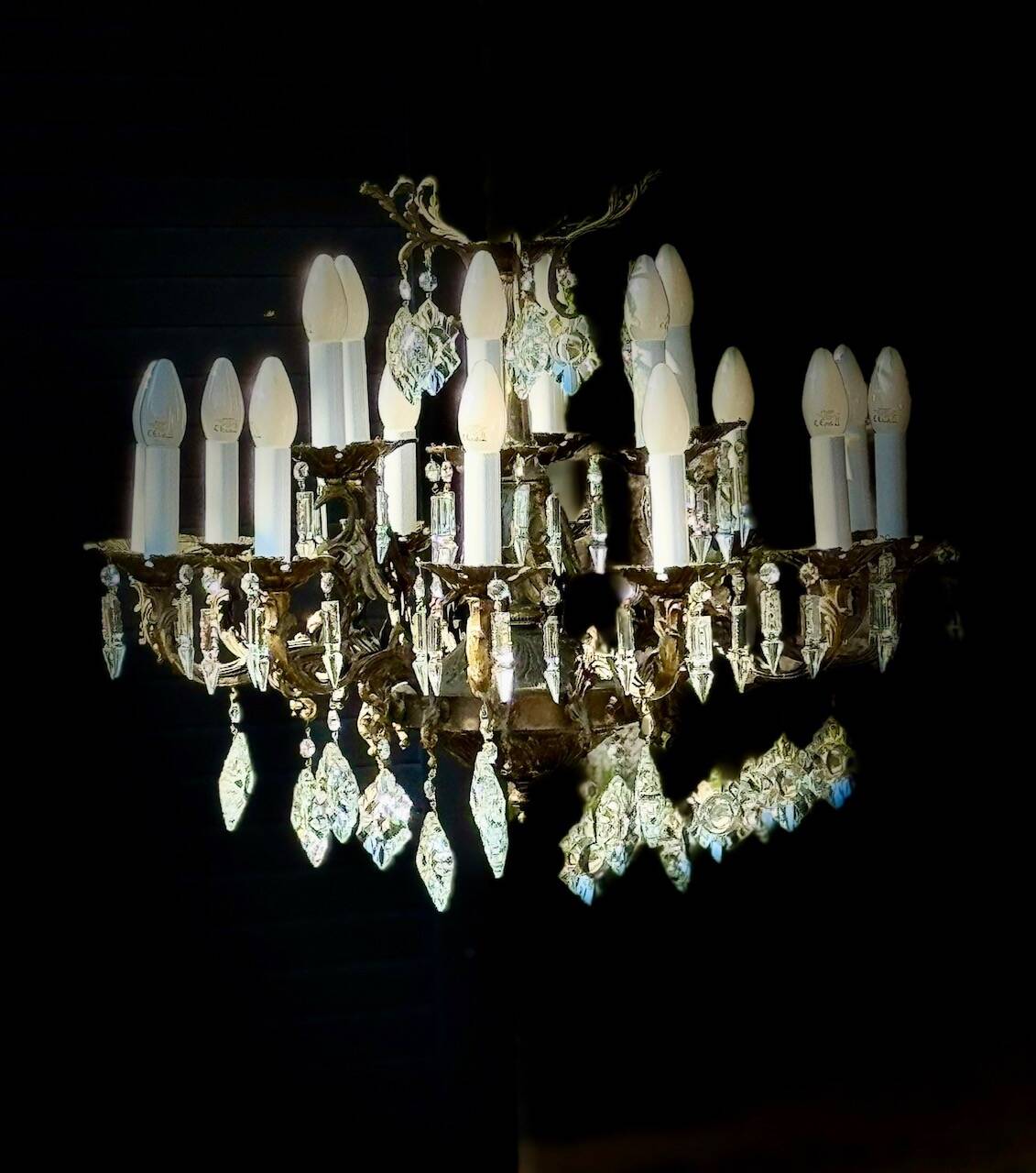 Grand antique French chandelier, 18 lights.