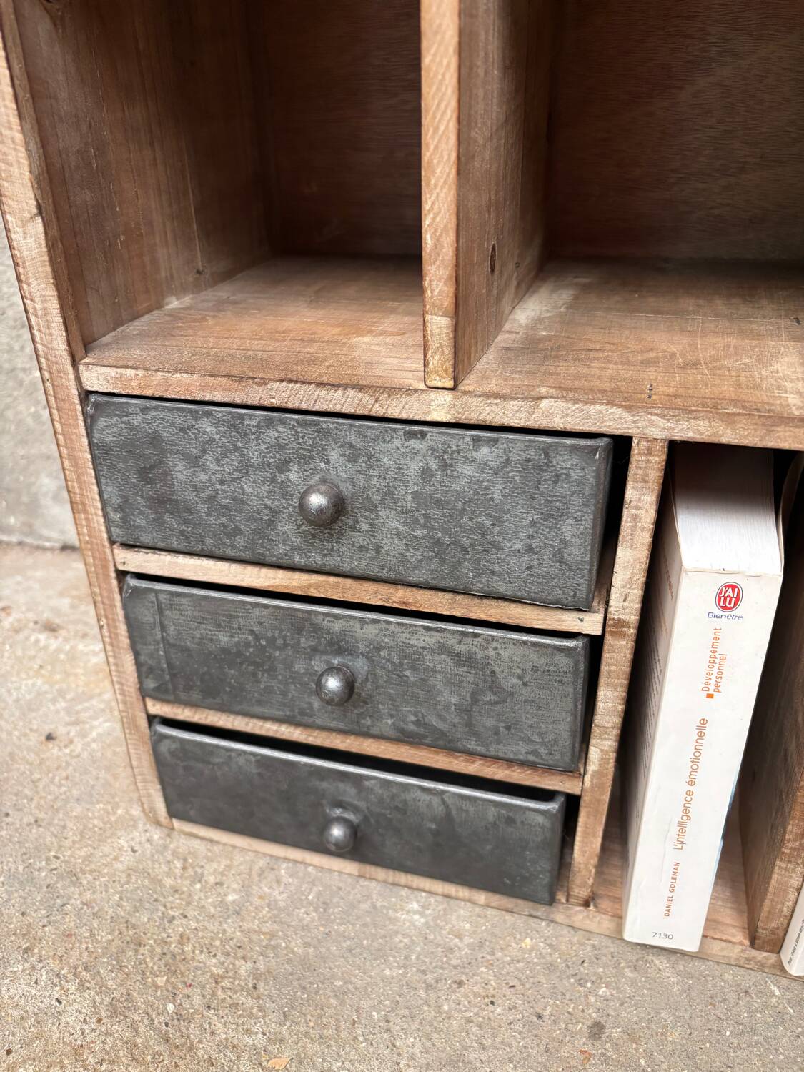 Contemporary trade furniture