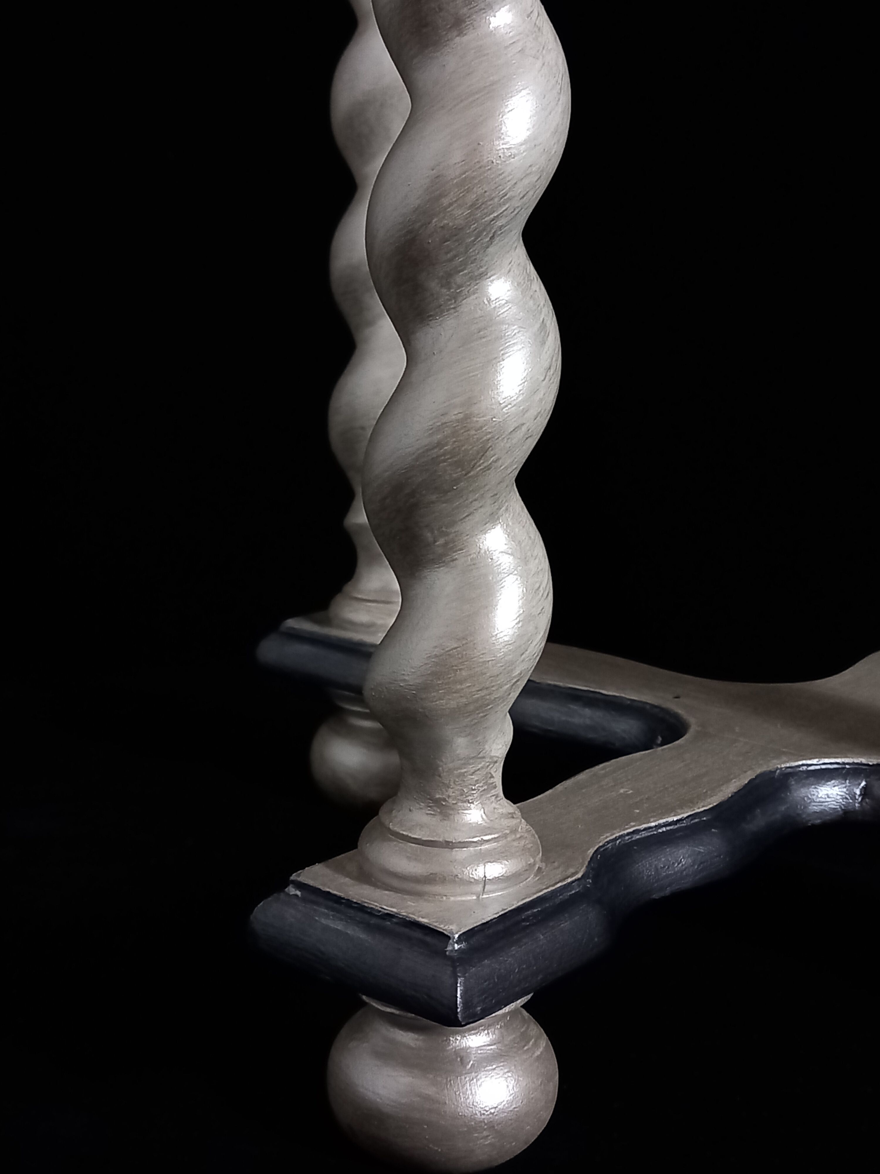 Pearly side table with twisted feet