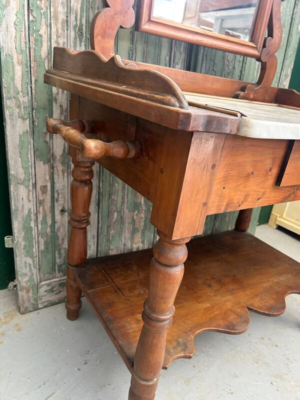 Meuble de toilette en bois et marbre – fin XIXᵉ