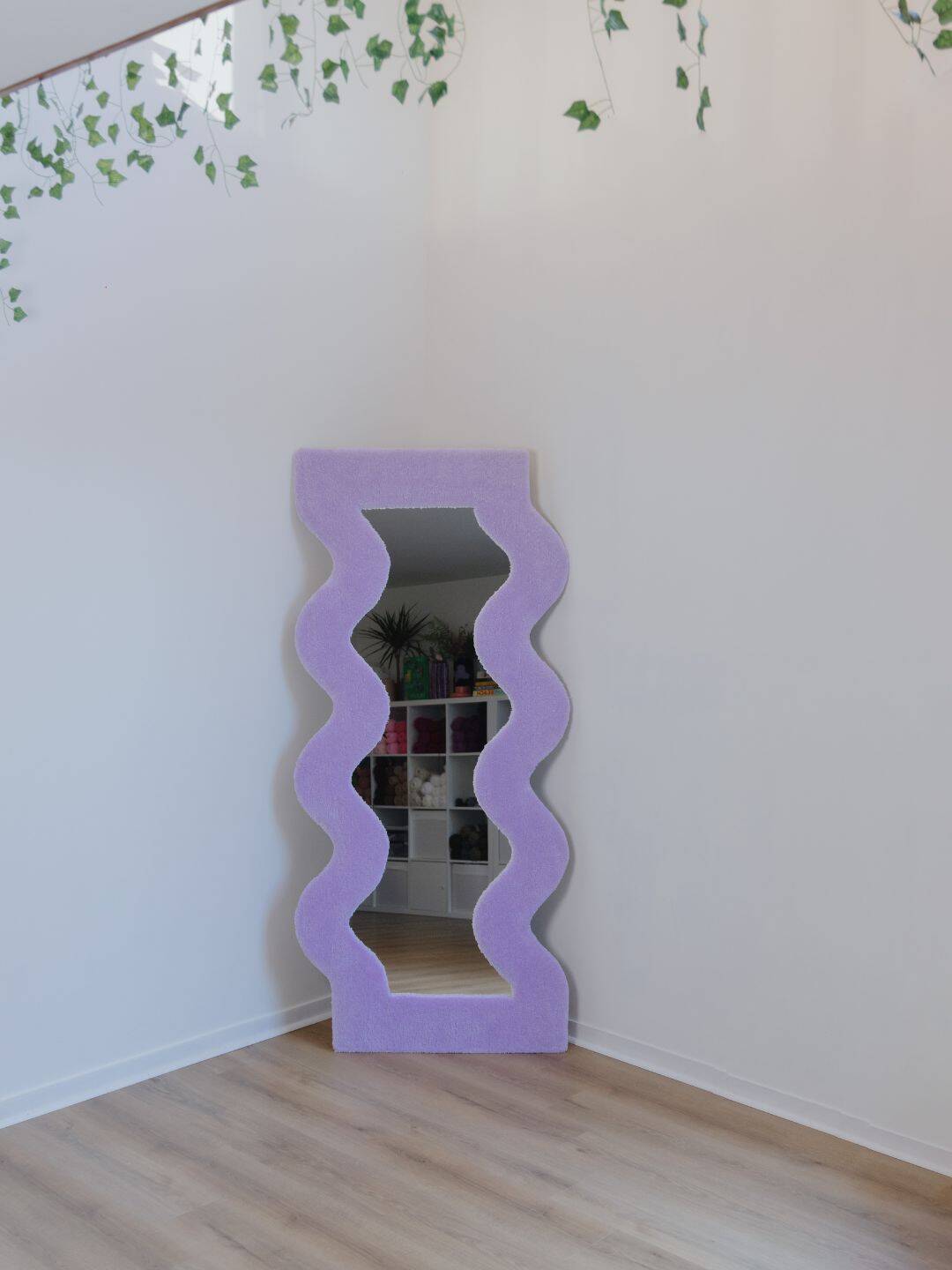 Grand miroir ondulé parme