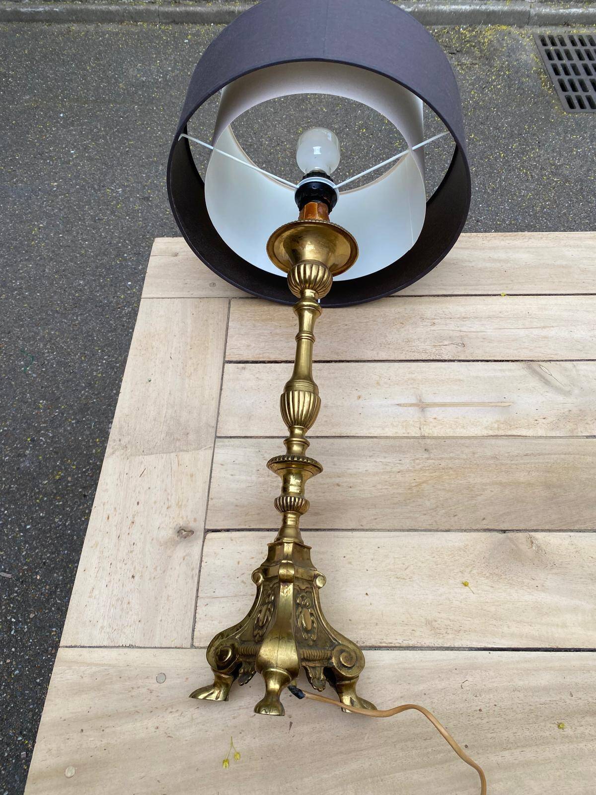 Vintage candle holder lamp in gilded bronze from the 19th century.