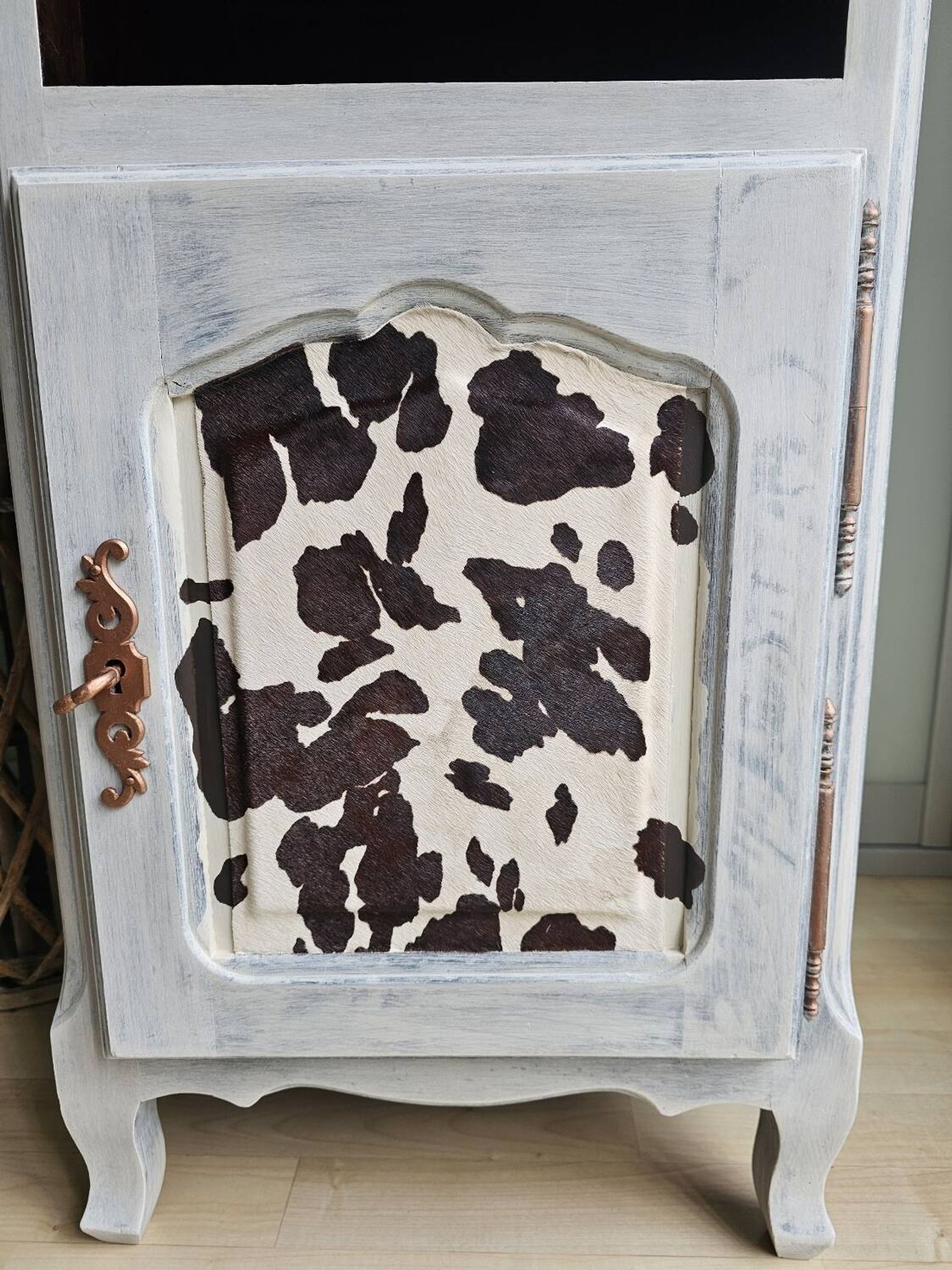 Two solid wood bedside tables with calfskin decoration.