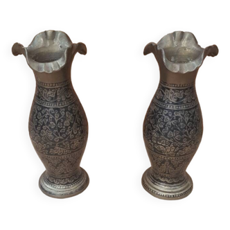 Paire de vase en laiton décor noir peint vintage