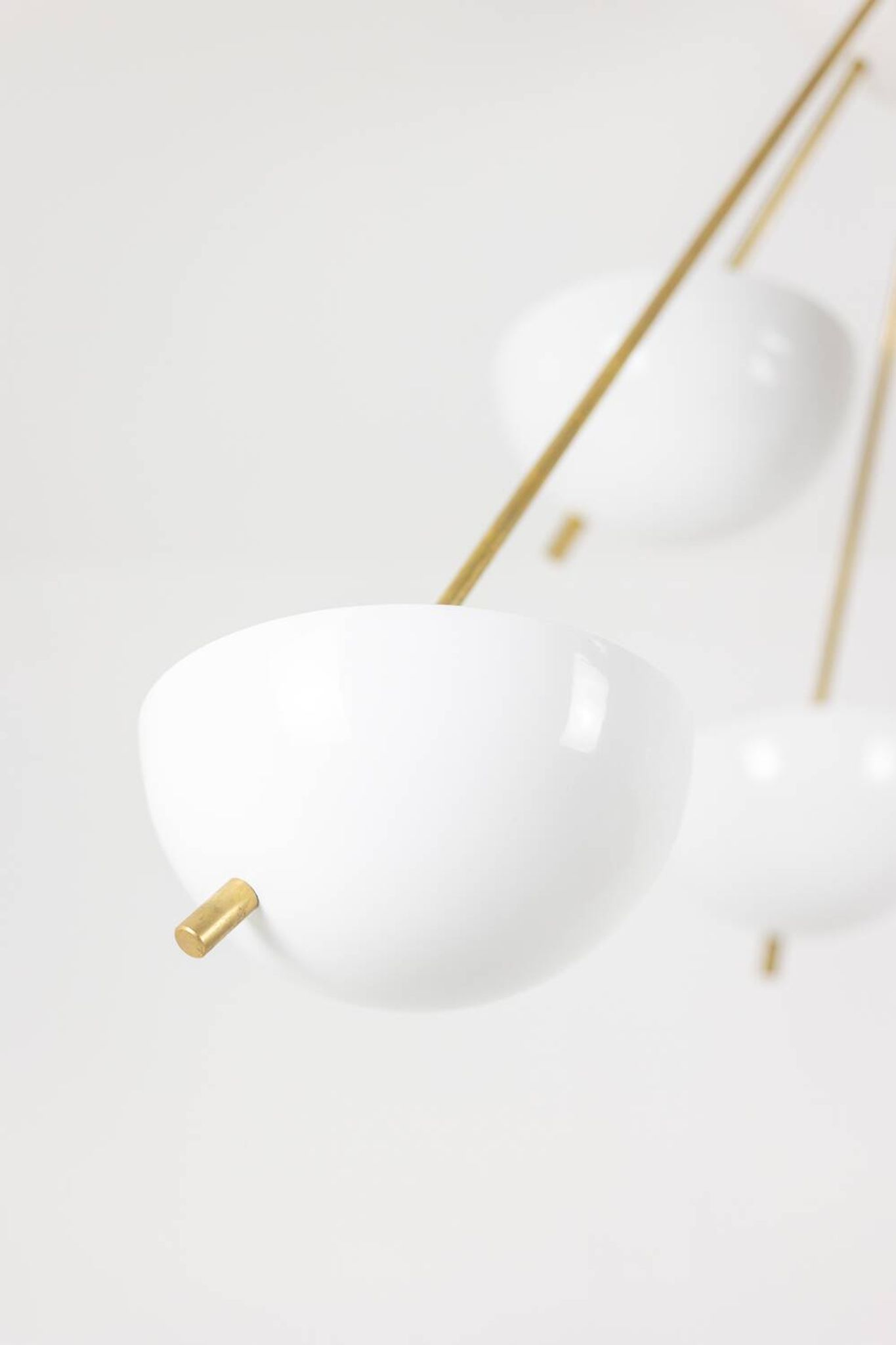 Stilnovo. Chandelier in gilded brass and white lacquered metal. Contemporary.