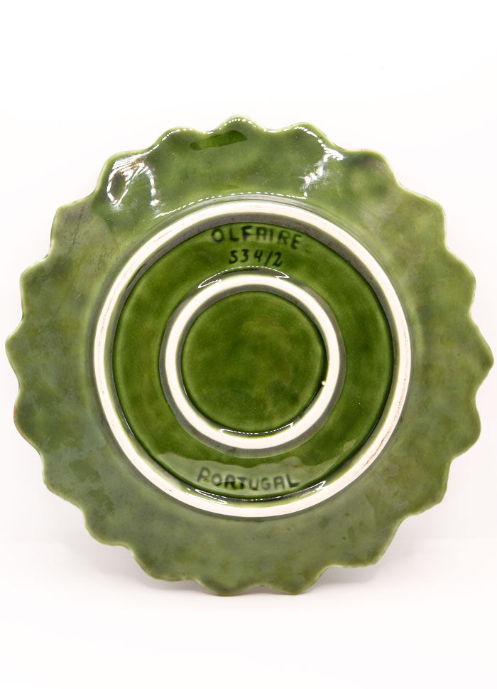 Artisanal plate with strawberries in green and red slurry