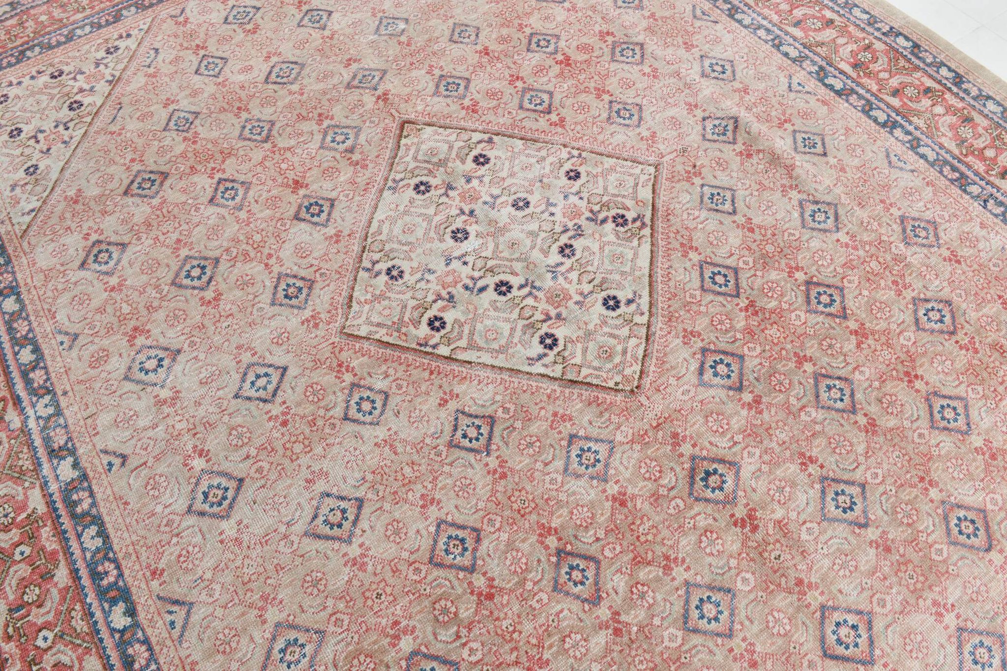 Tapis persan classique rose et bleu