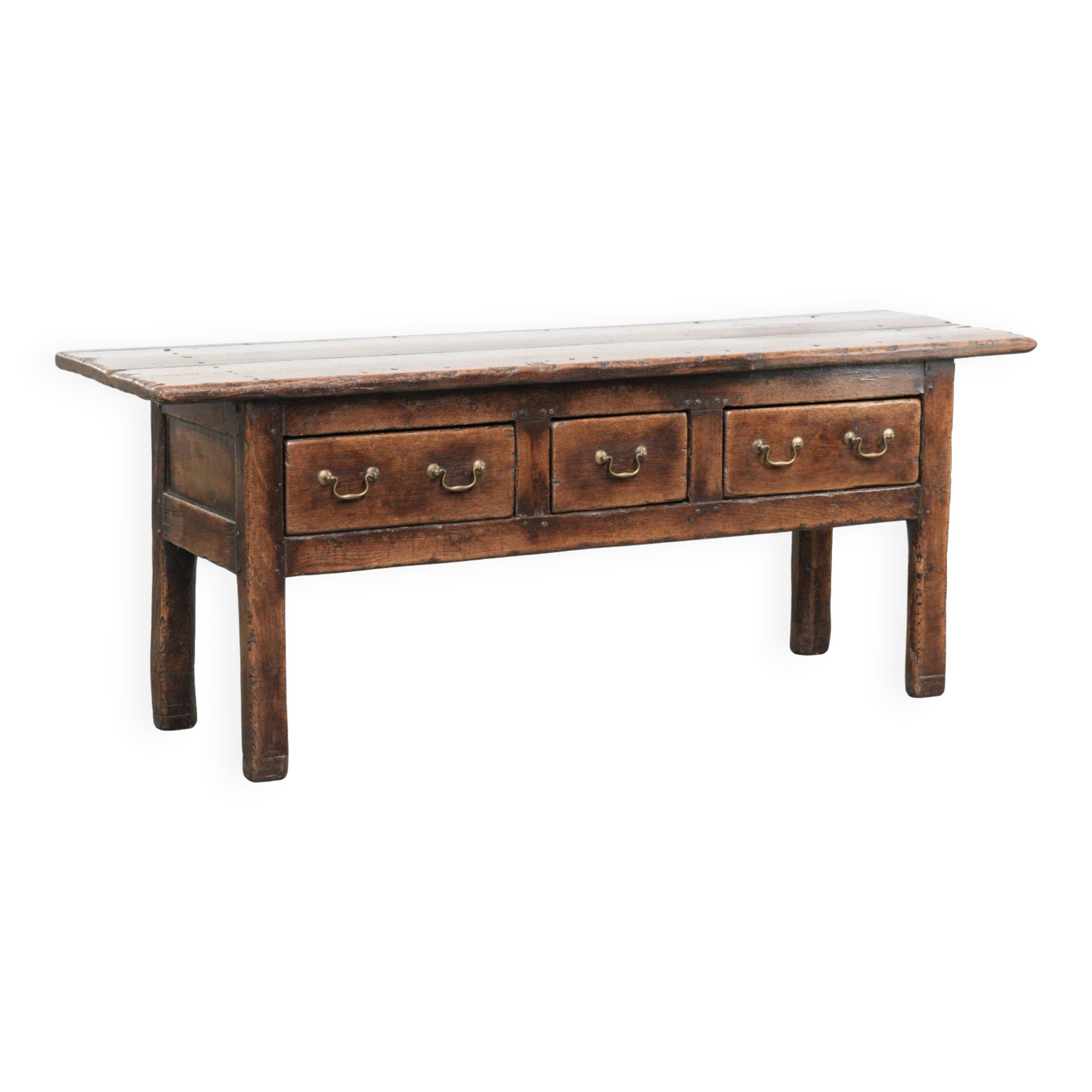 Buffet ancien de style anglais du 19e siècle avec une apparence rurale.
