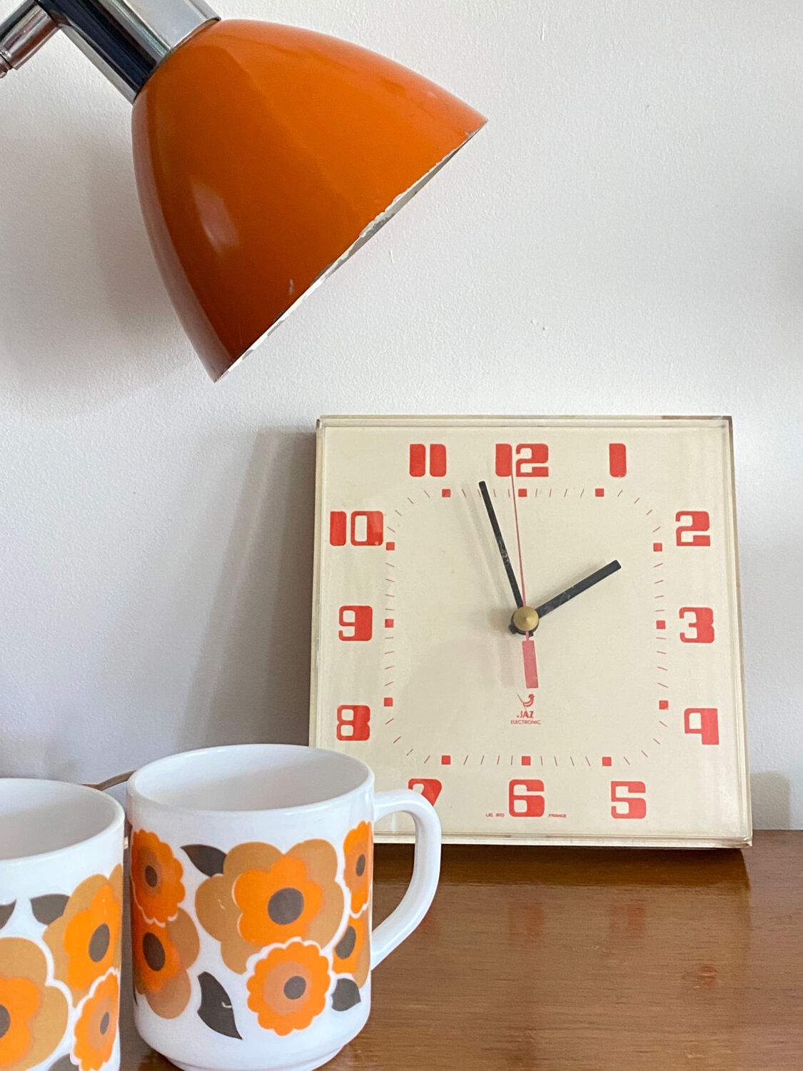 Jaz electronic vintage clock