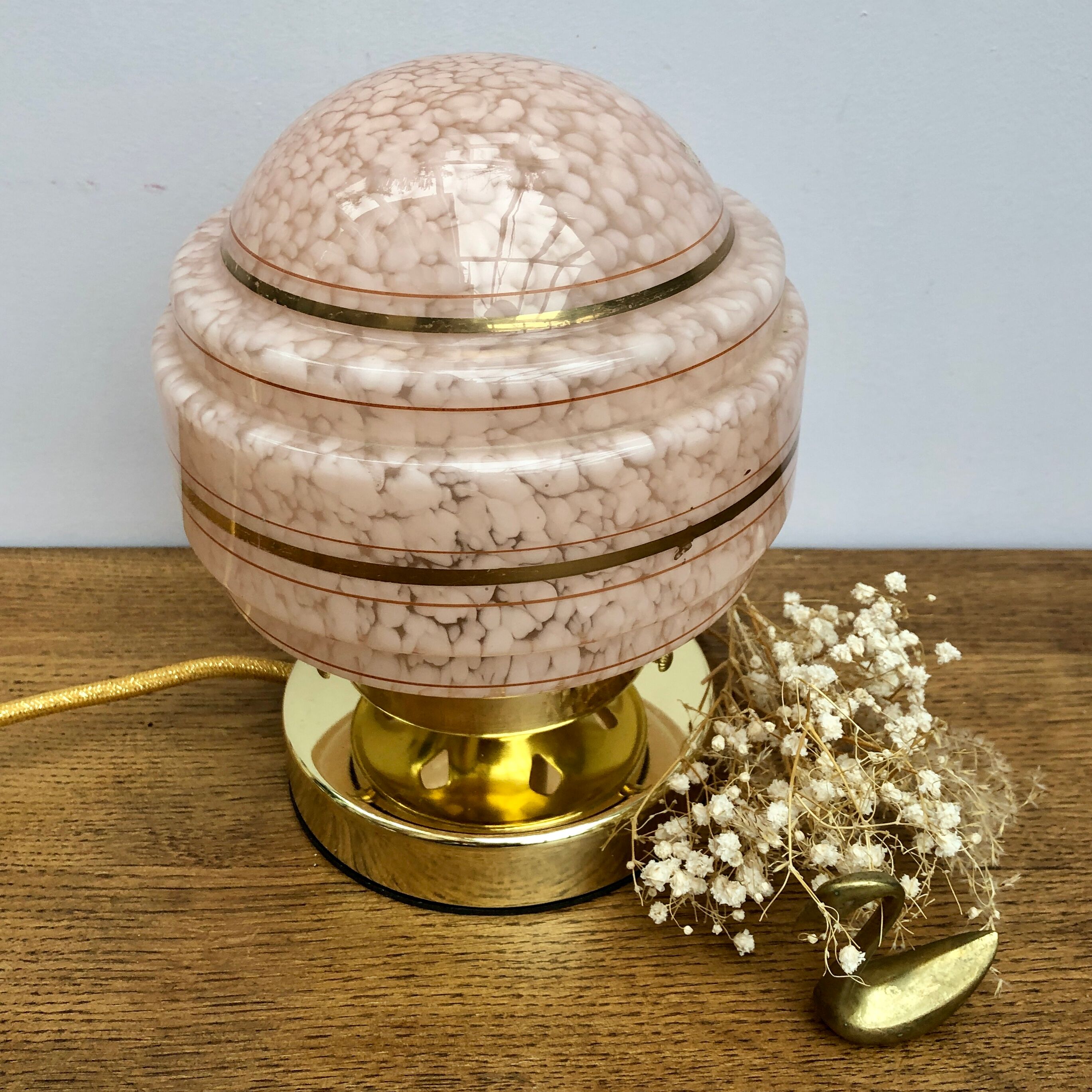 Vintage globe-laying lamp