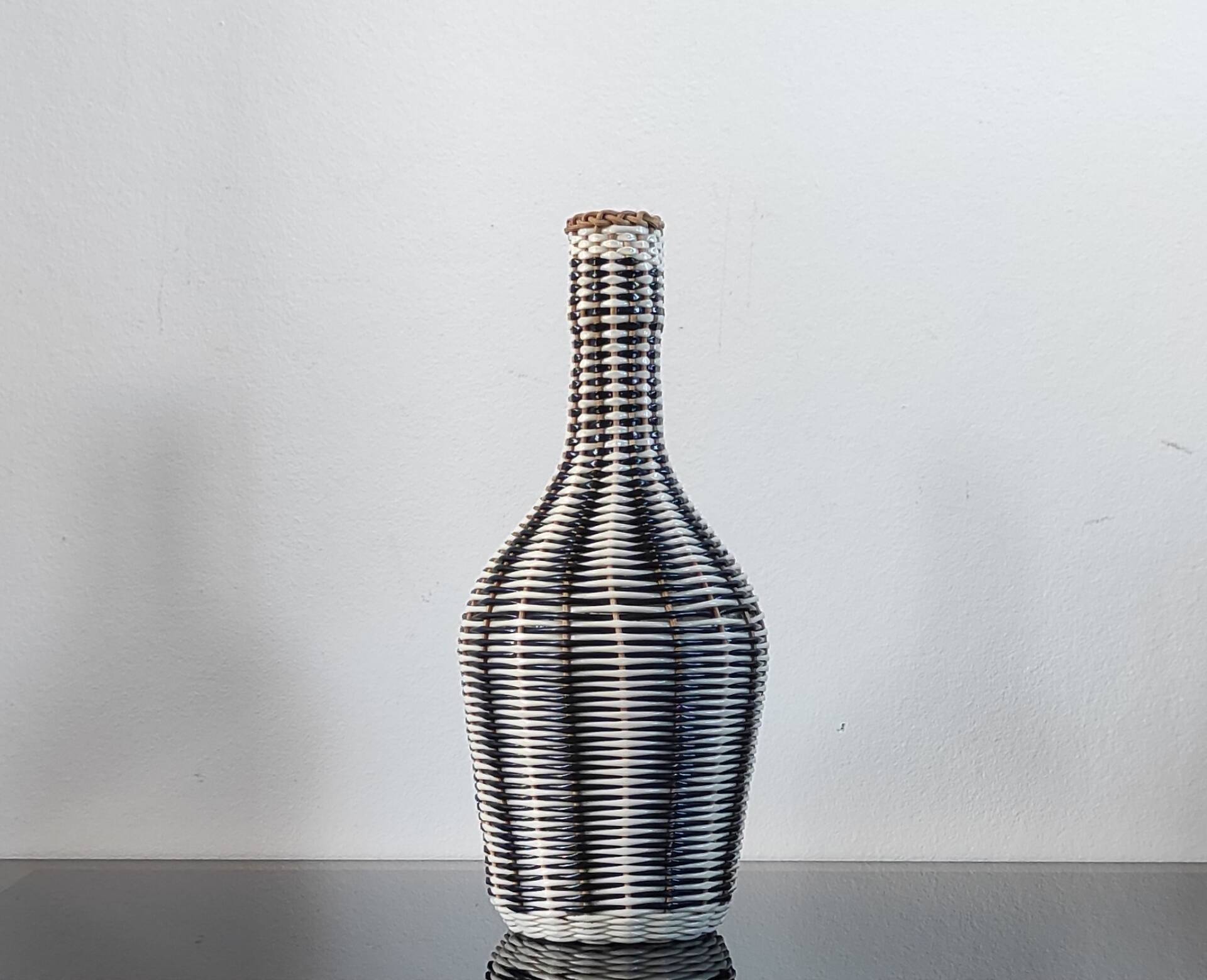 Vintage bottle in two-tone woven scoubidou.