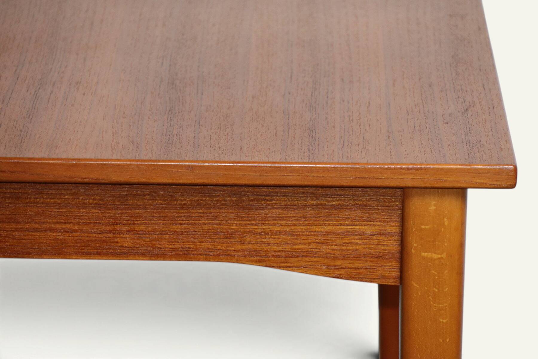 Rectangular extendable dining table in Scandinavian teak – 1960s