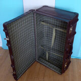 Duo of vintage dark brown suitcases "Mother Big and her little chaperone"