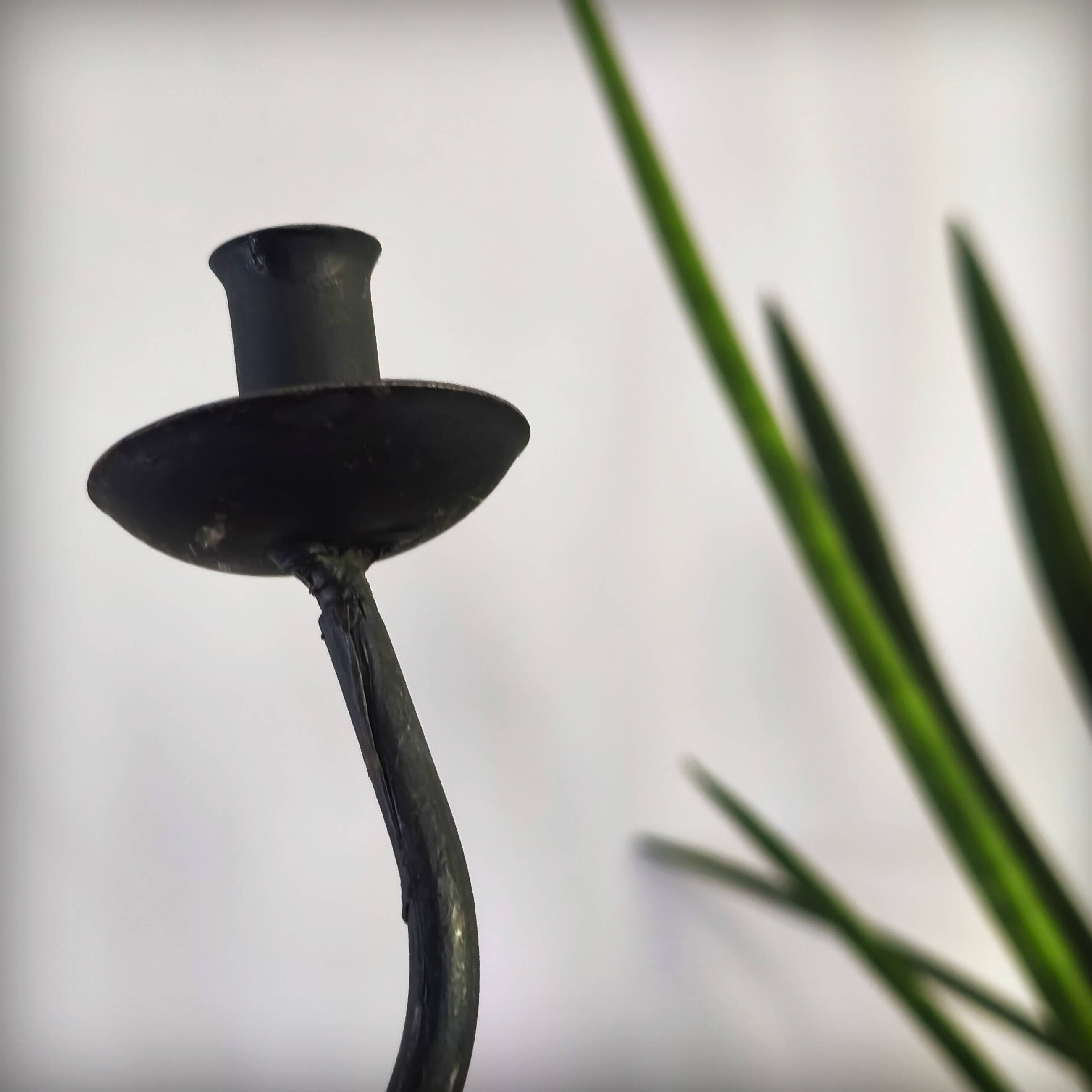 Pair of postmodern brutalist candlesticks in wrought iron, France, 1980s