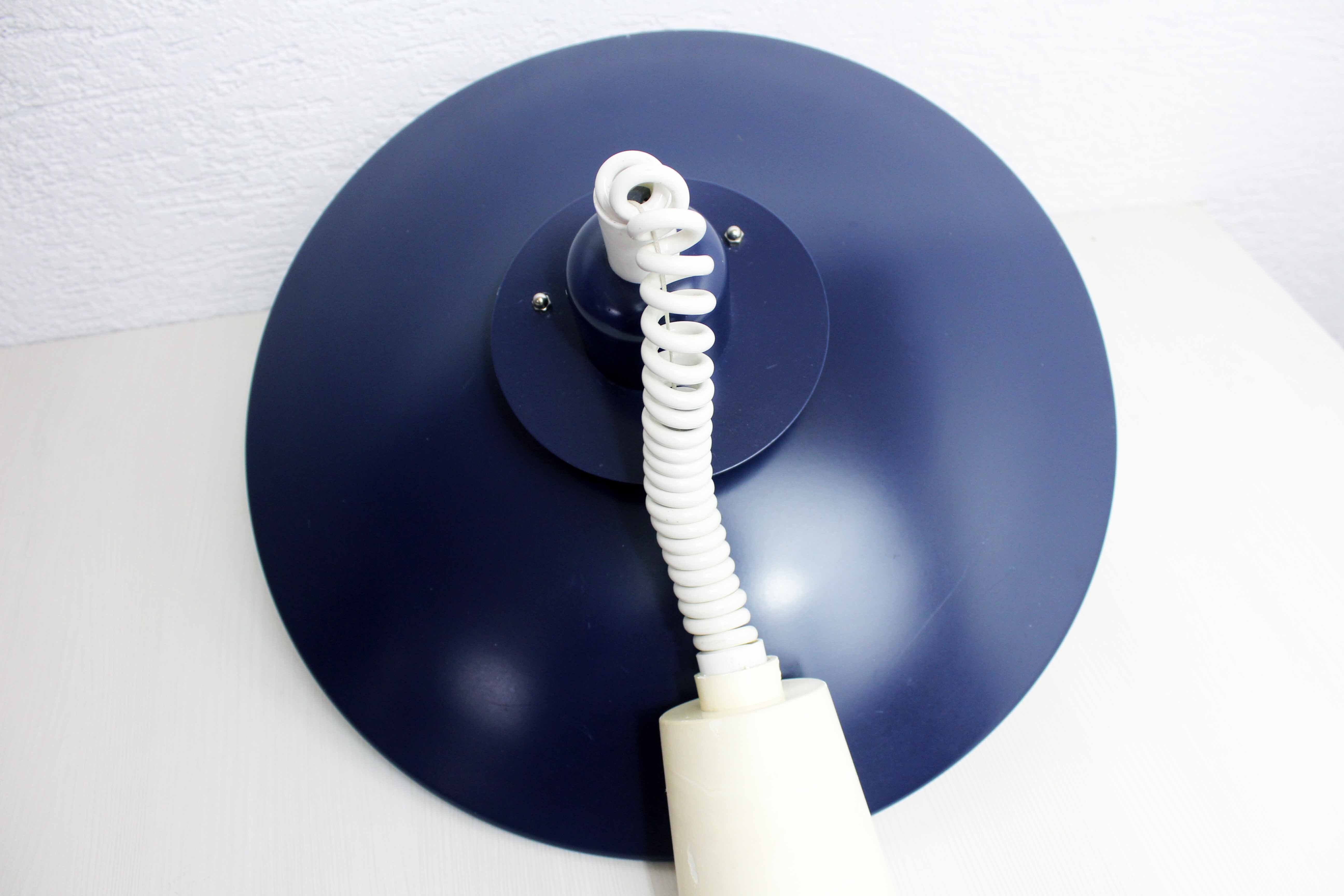 Suspension rises and falls Scandinavian style