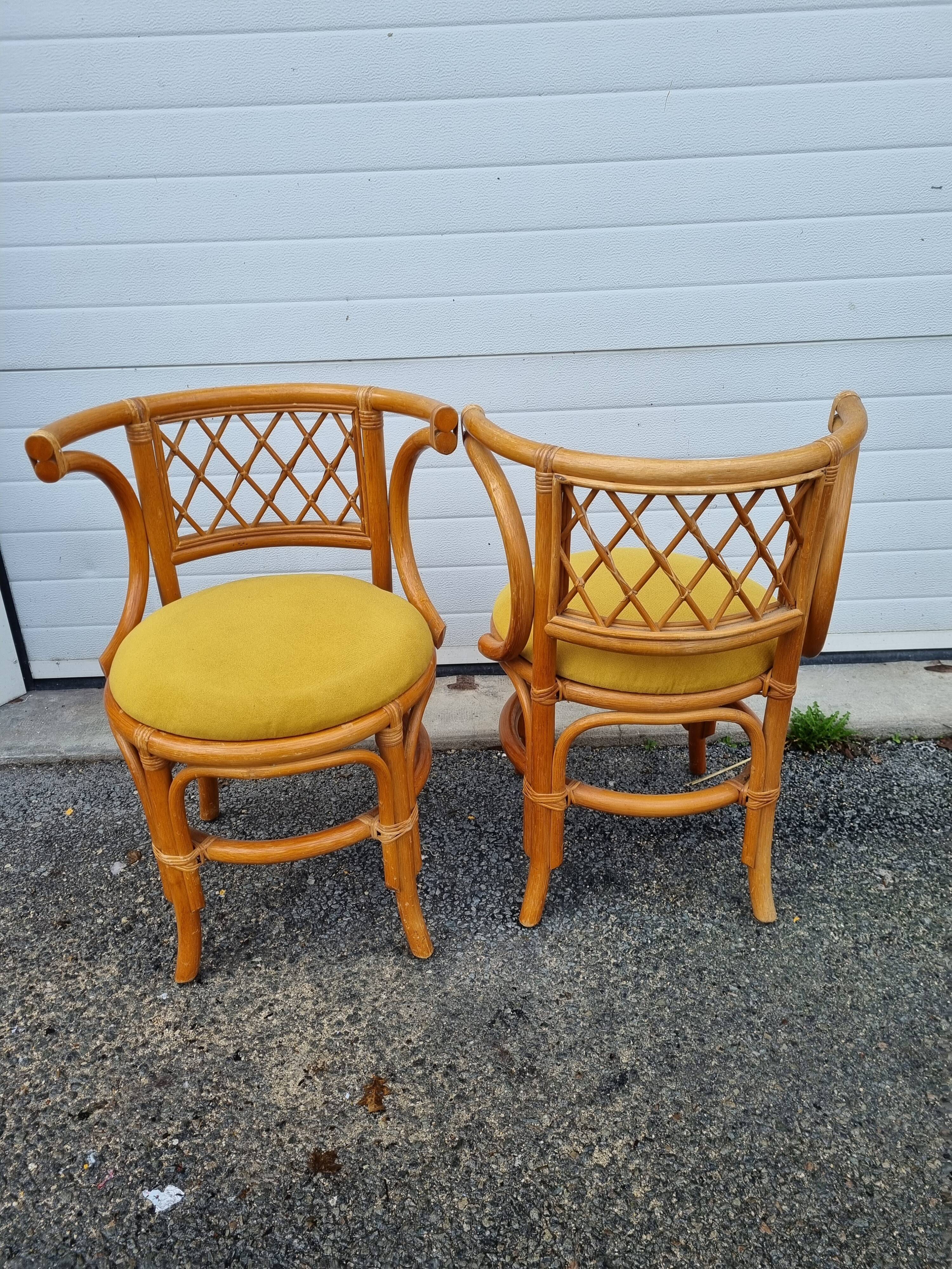 Rattan table and 2 armchairs