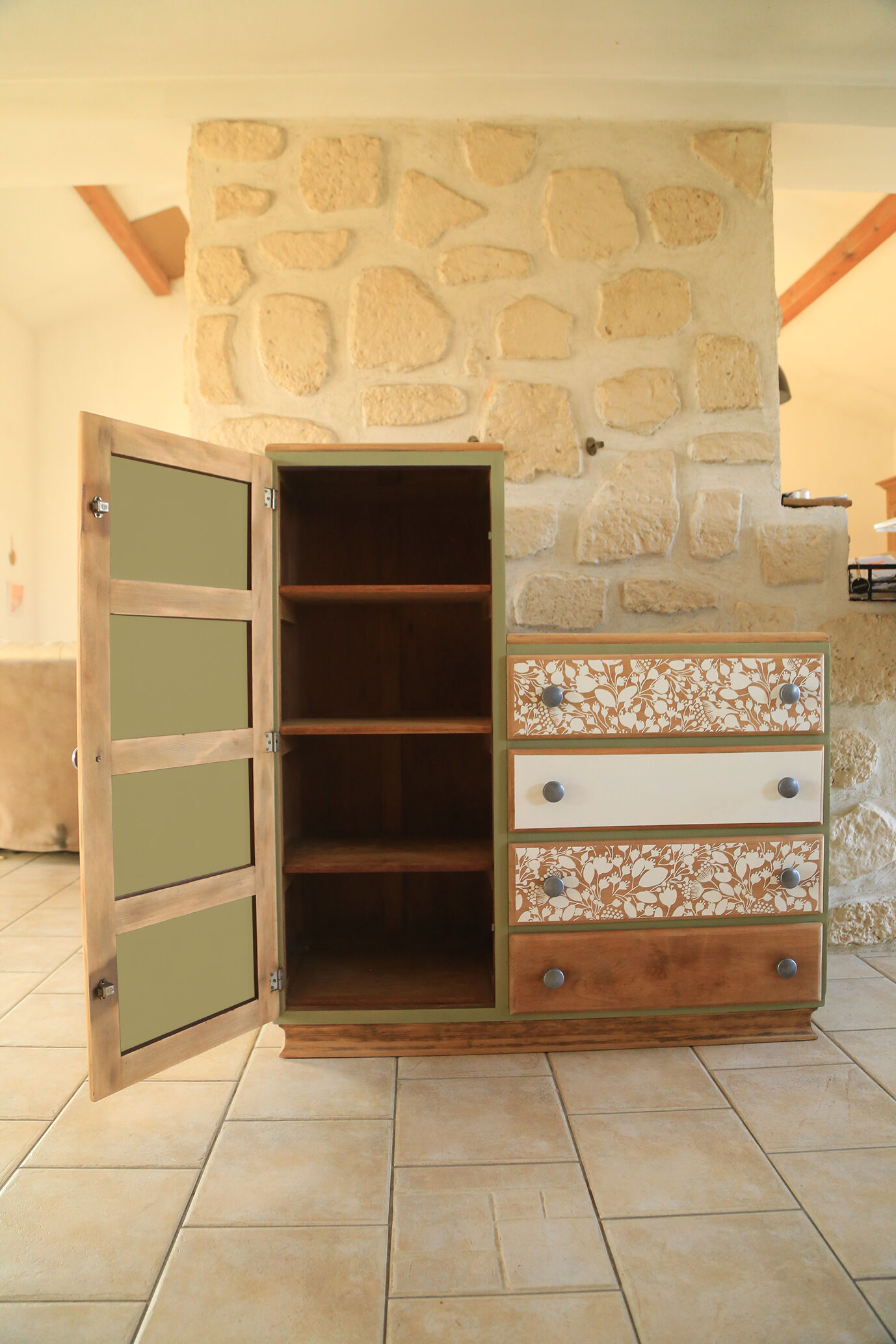 Asymmetrical cabinet