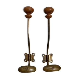 Pair of hooks