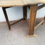 Folding table